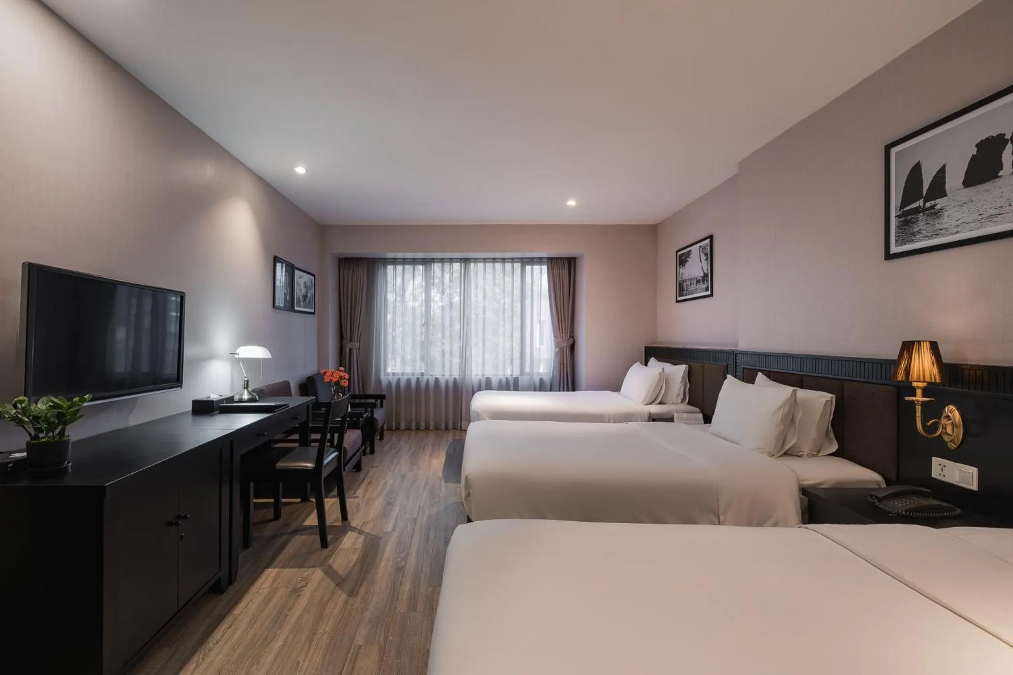 room service, Bed in La Passion Classic Hotel