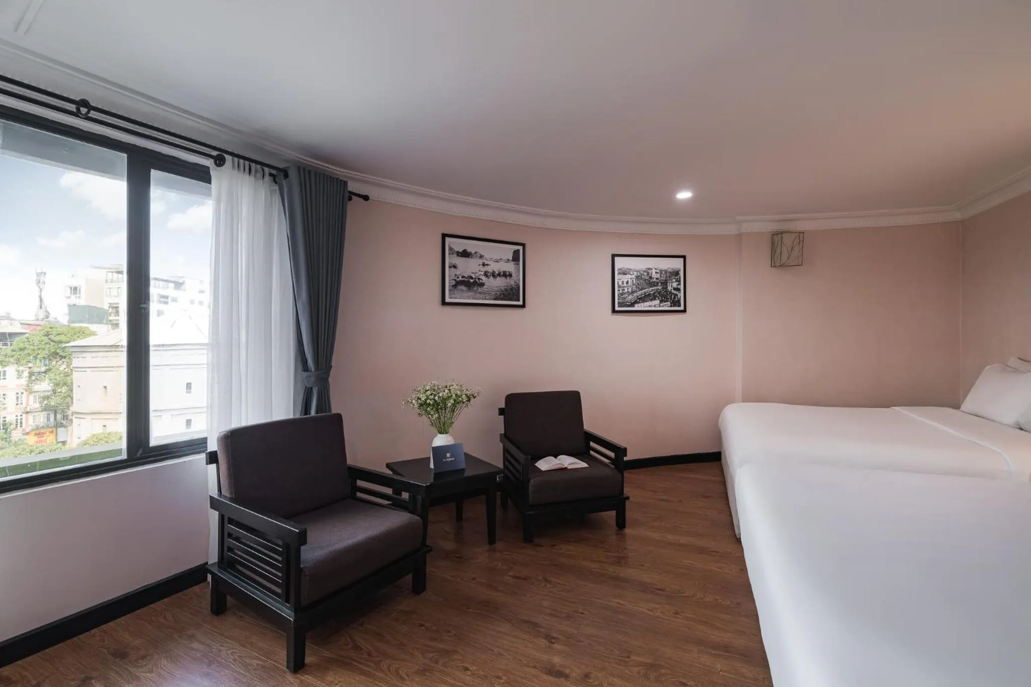 room service, Bed in La Passion Classic Hotel