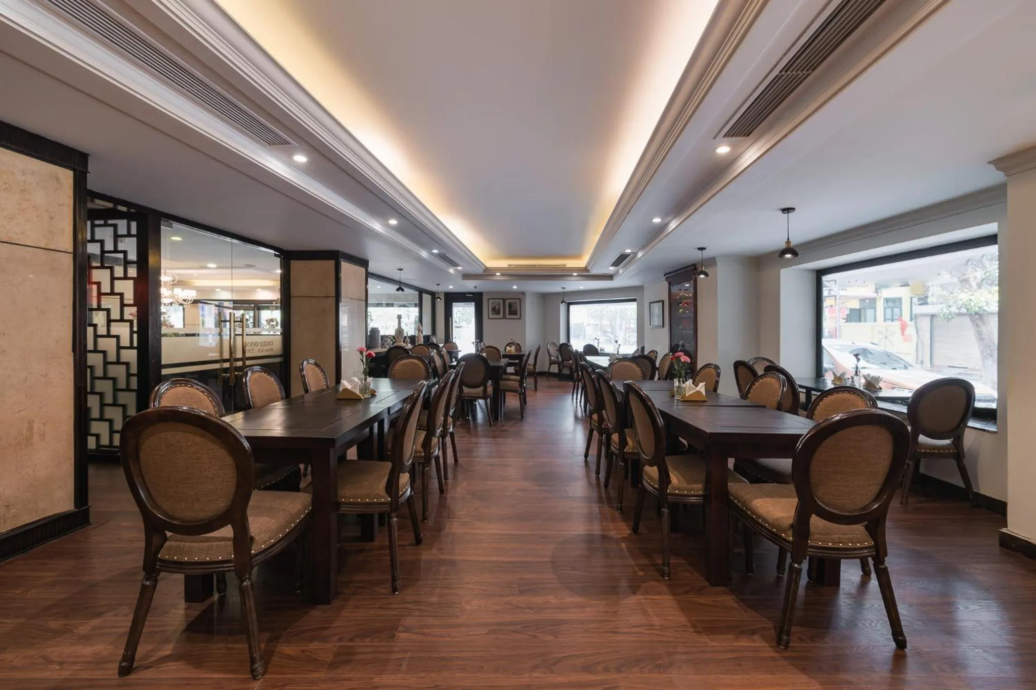 Restaurant/places to eat in La Passion Classic Hotel