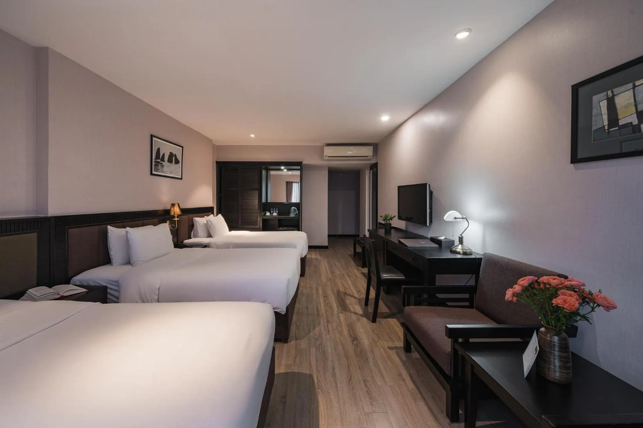 room service, Bed in La Passion Classic Hotel