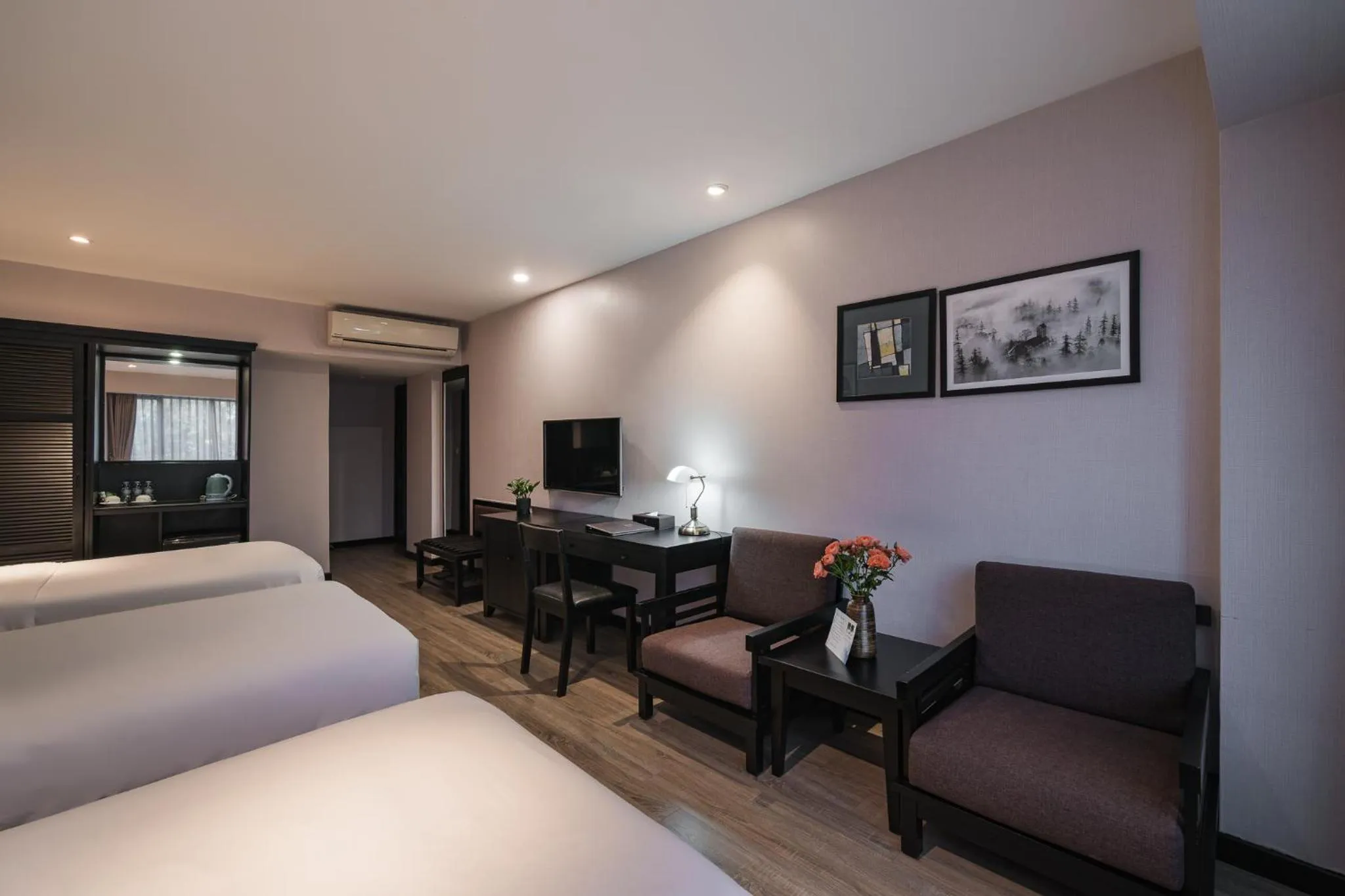 room service, Bed in La Passion Classic Hotel