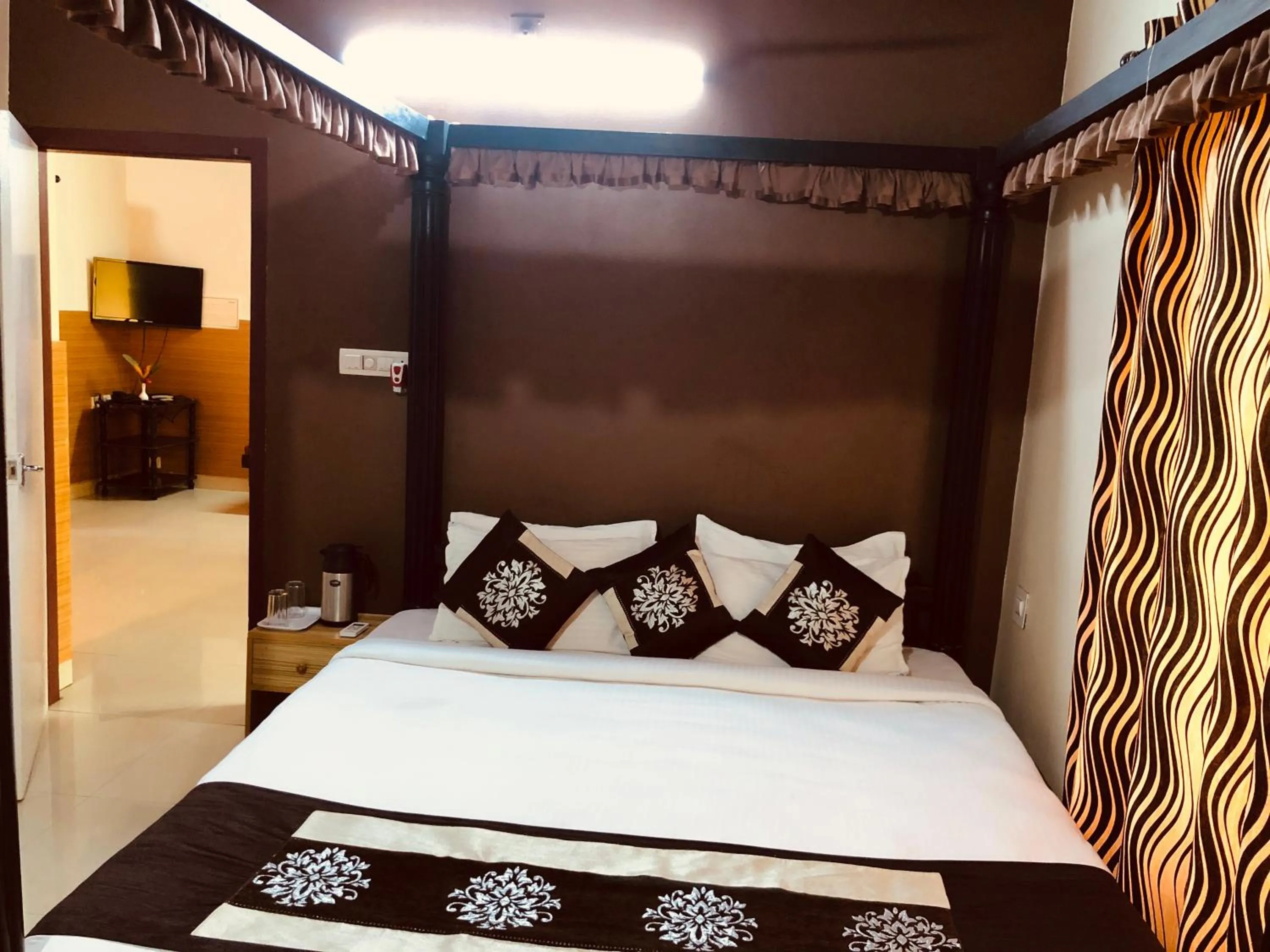 Bedroom, Bed in Palm Era Resorts