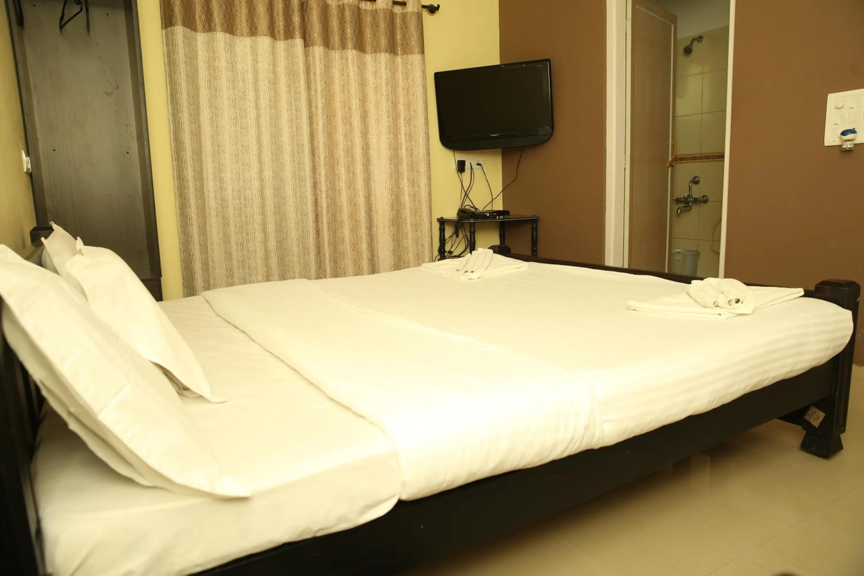 Bedroom, Bed in Palm Era Resorts