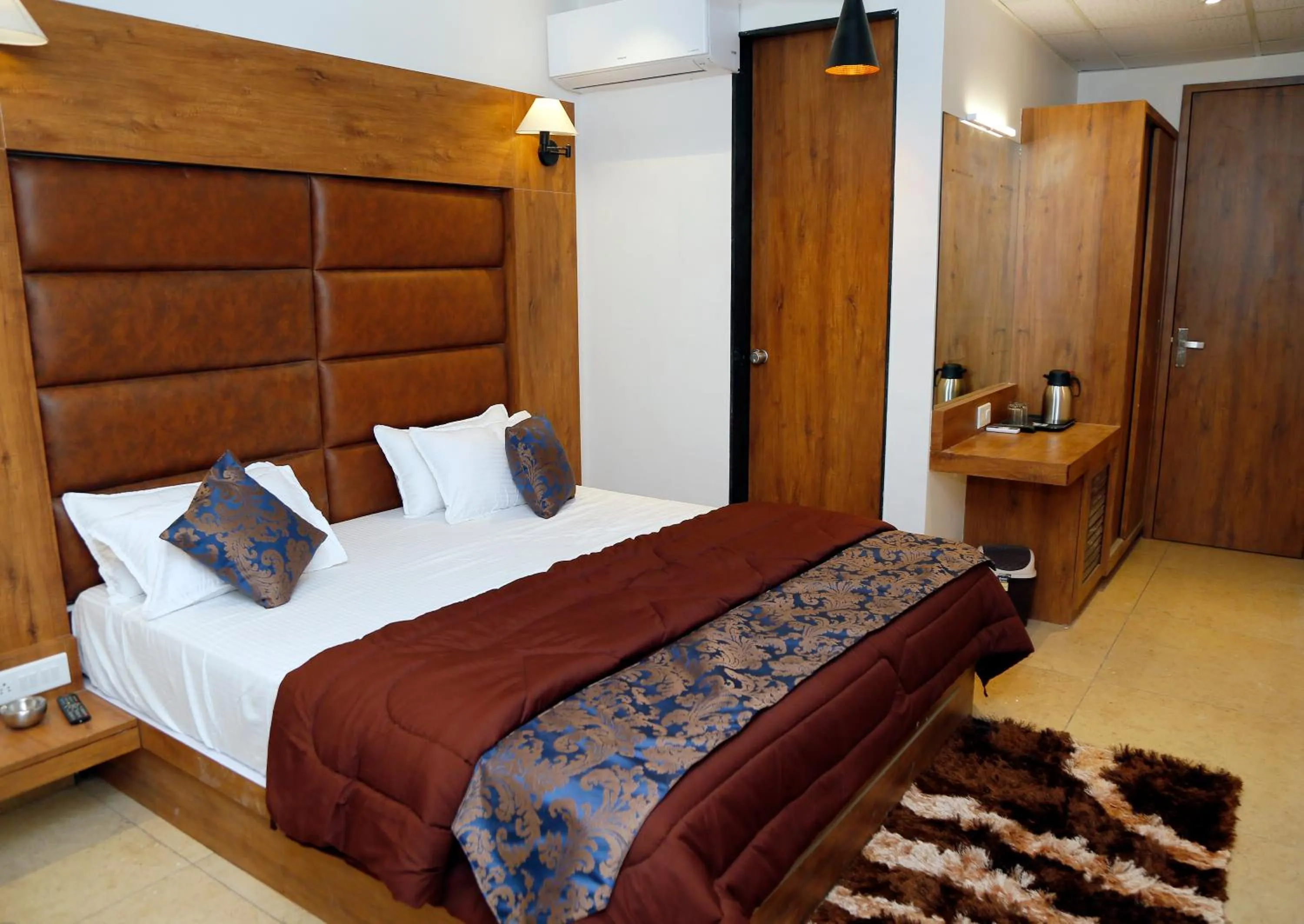 Bedroom, Bed in Hotel Bhabha