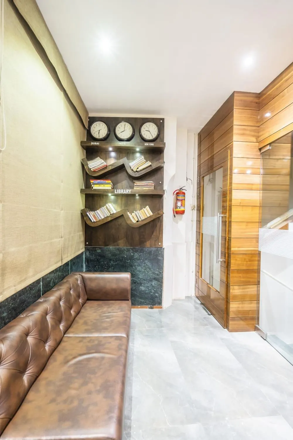 Seating area, Bed in Hotel Bhabha