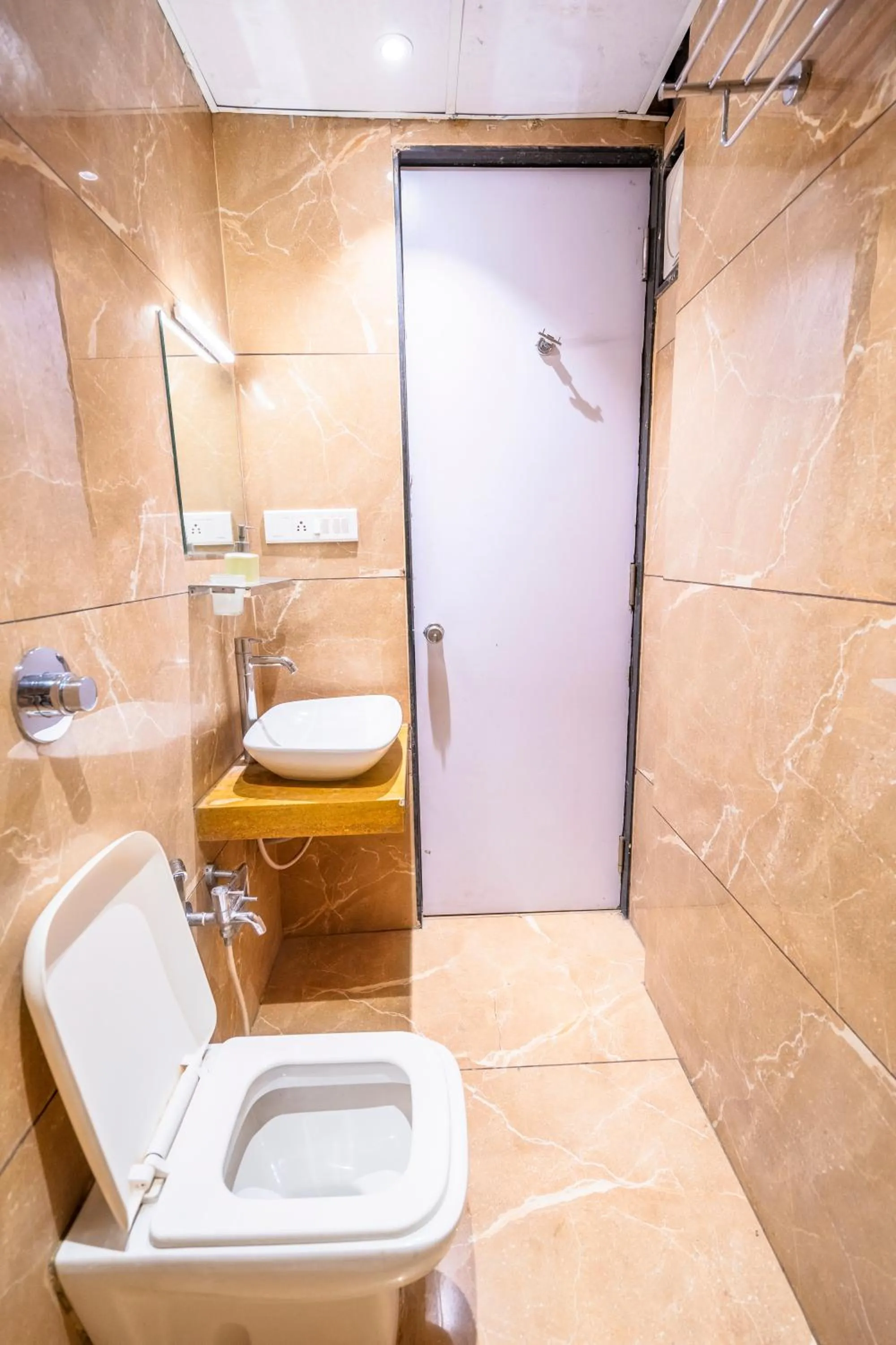 Toilet in Hotel Bhabha