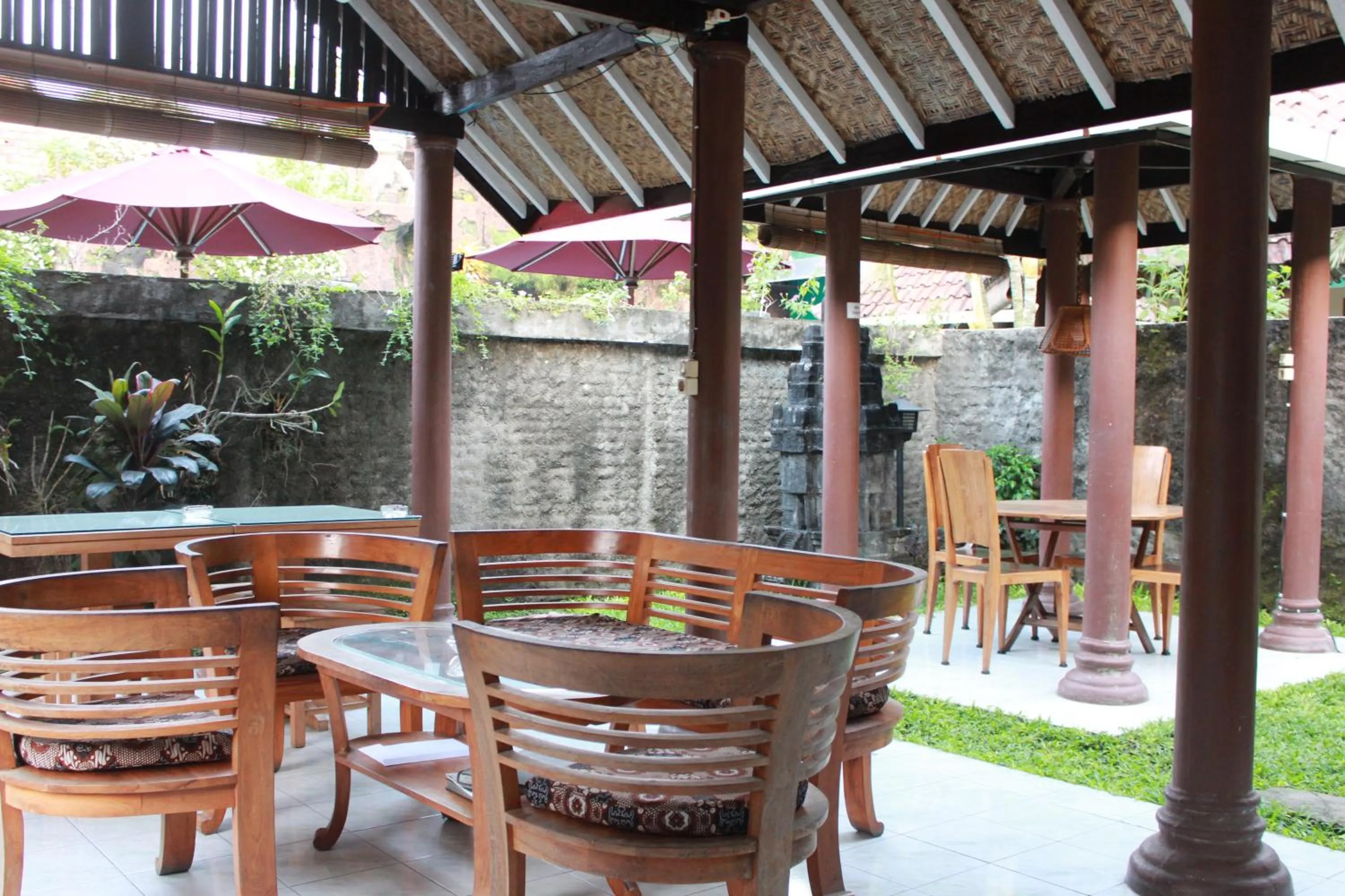 Communal lounge/ TV room in Prambanan Guesthouse