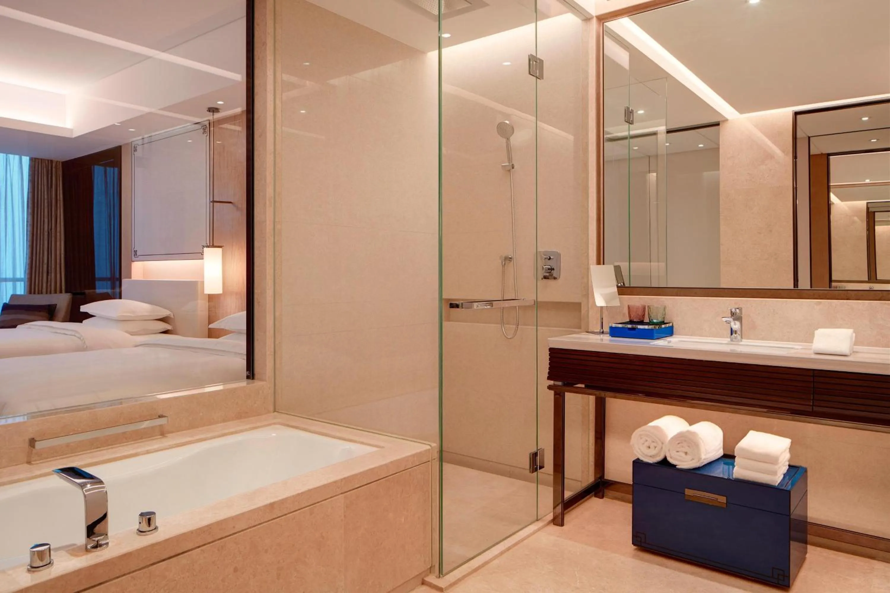 Bathroom, Bed in Sheraton Zibo Hotel