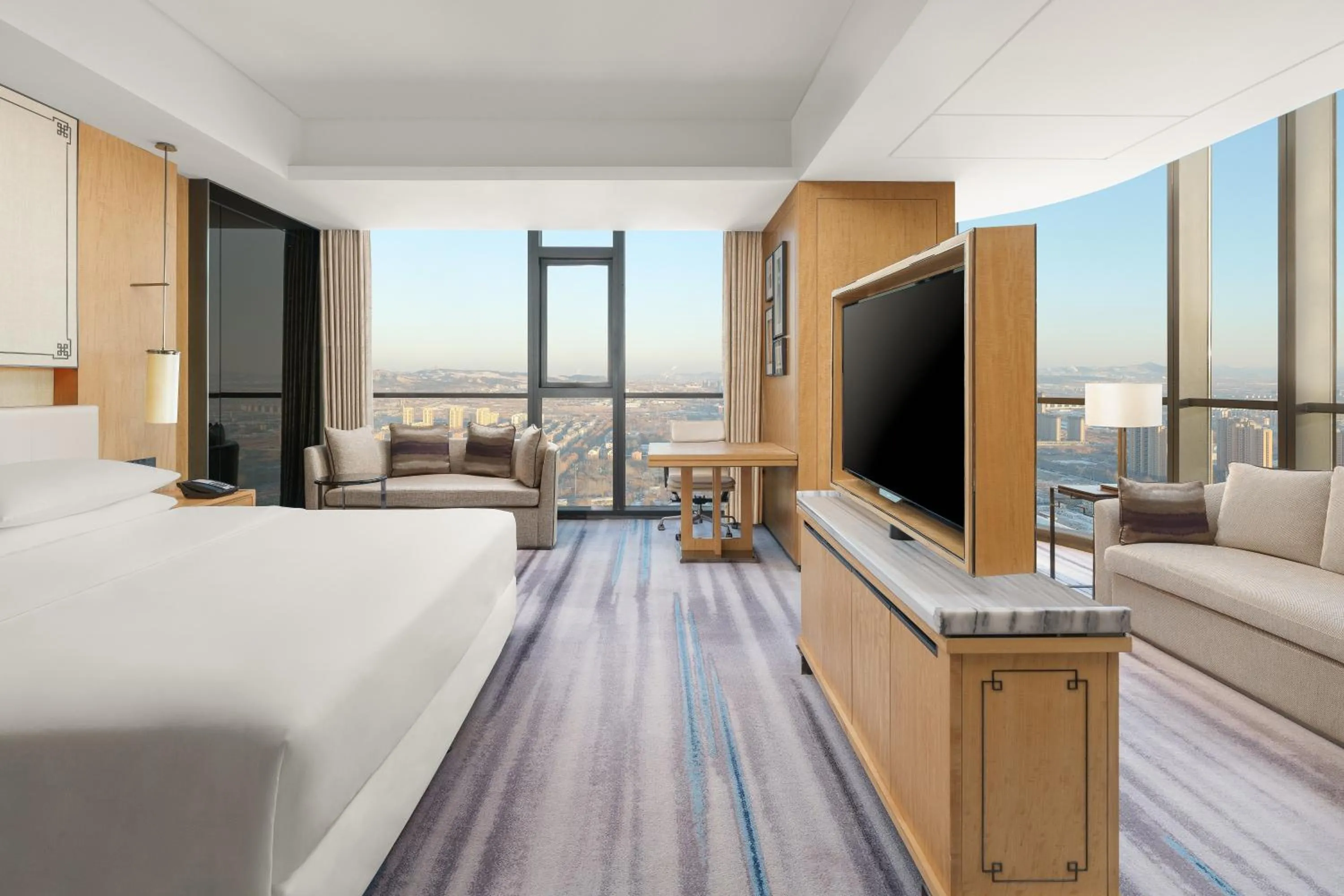 Photo of the whole room, Bed in Sheraton Zibo Hotel