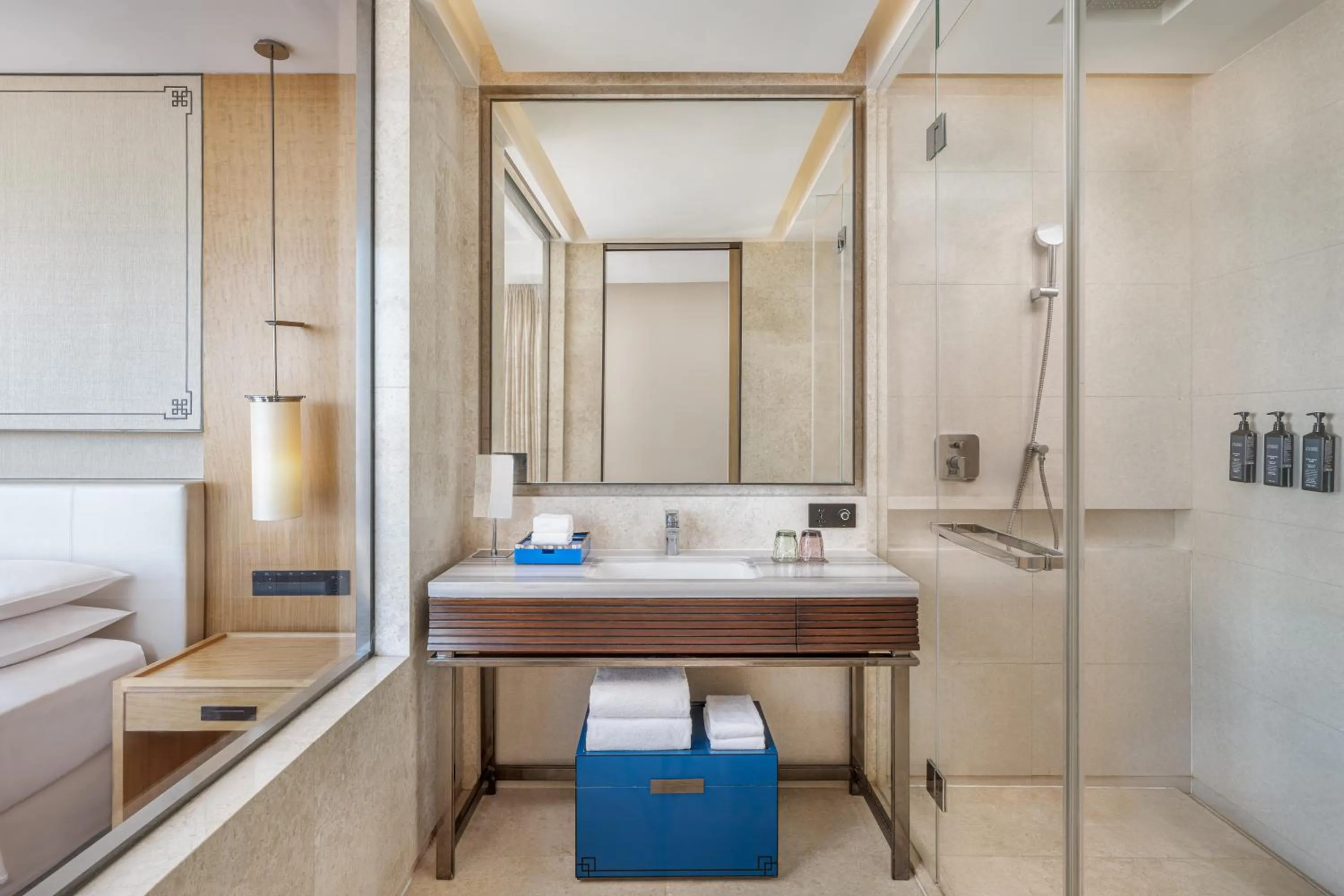 Bathroom, Bed in Sheraton Zibo Hotel