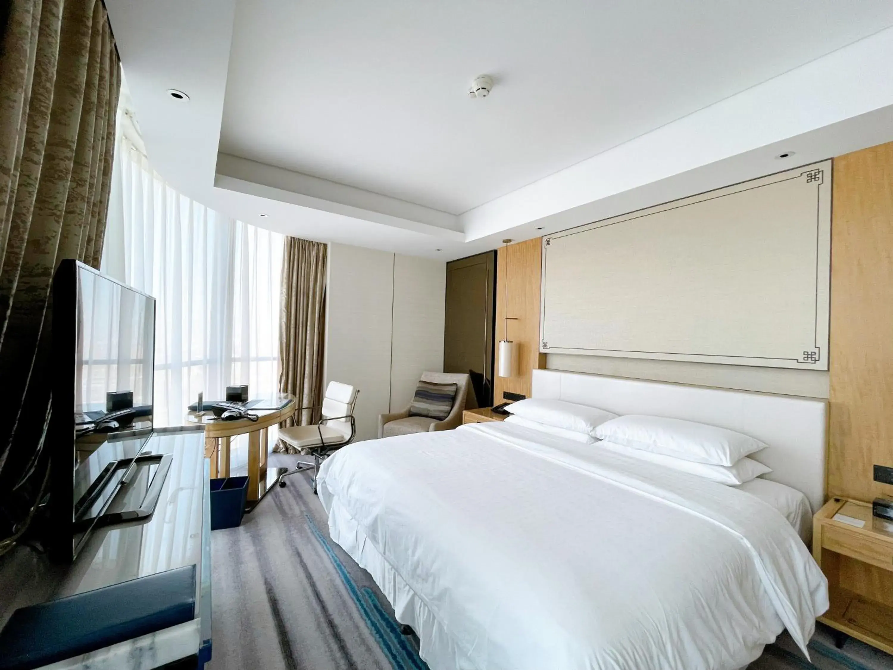 Deluxe King Bed Room, Guest room, 1 King, City view in Sheraton Zibo Hotel Deluxe King Bed Room, Guest room, 1 King, City view in Sheraton Zibo Hotel