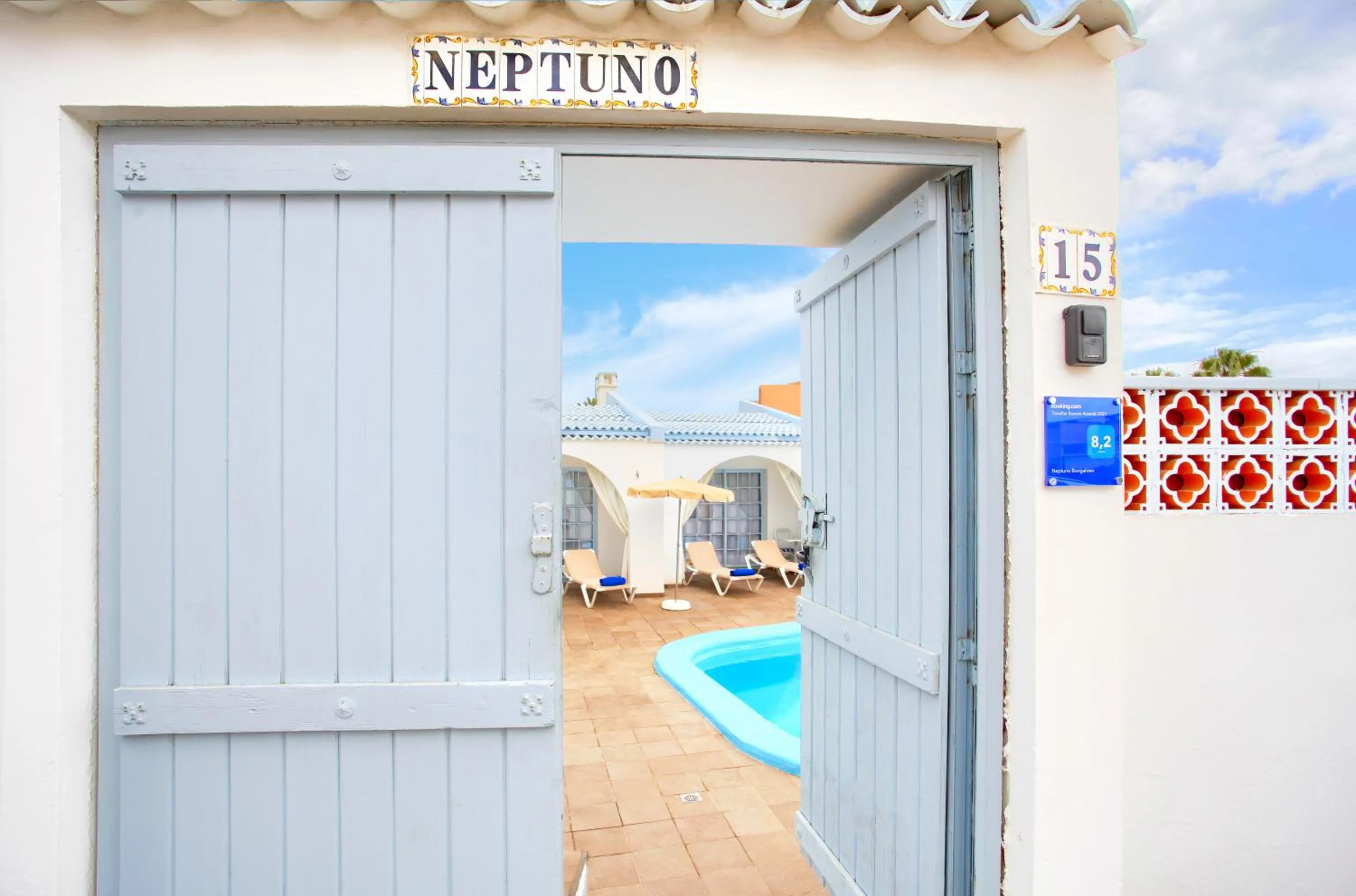 Facade/entrance in Neptuno Bungalows - Adults Only