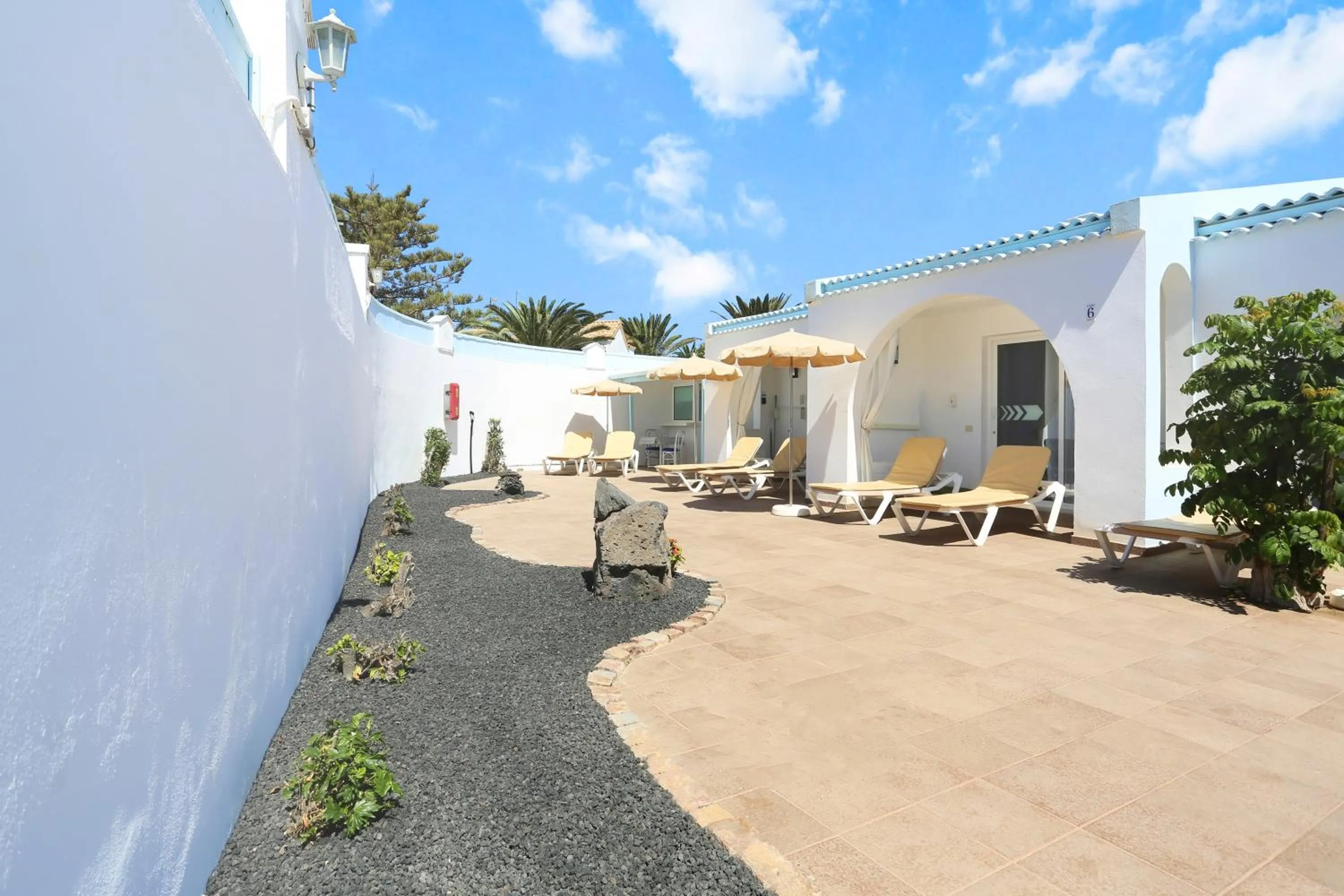 Garden view in Neptuno Bungalows - Adults Only