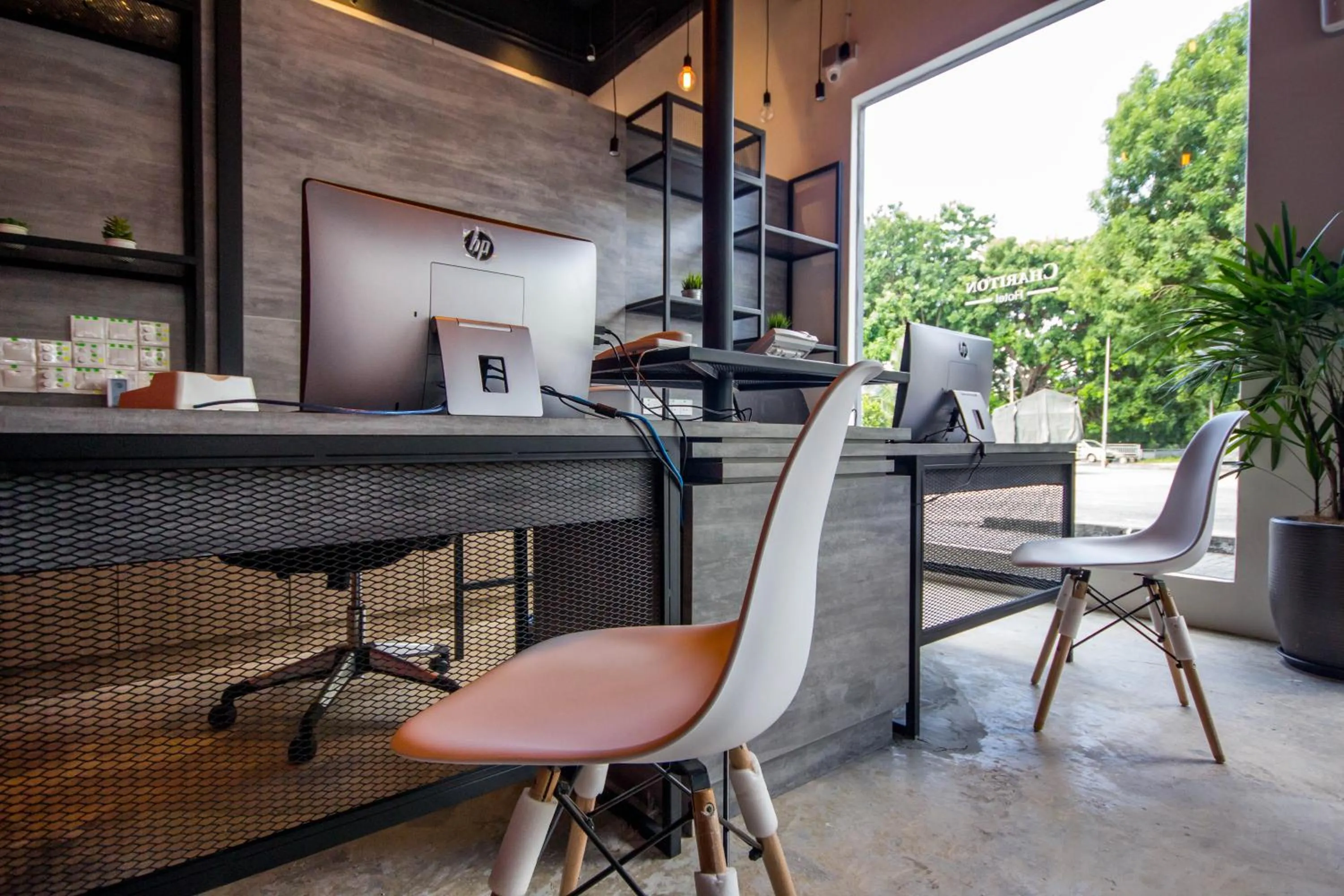 Communal lounge/ TV room in Chariton Hotel Alma