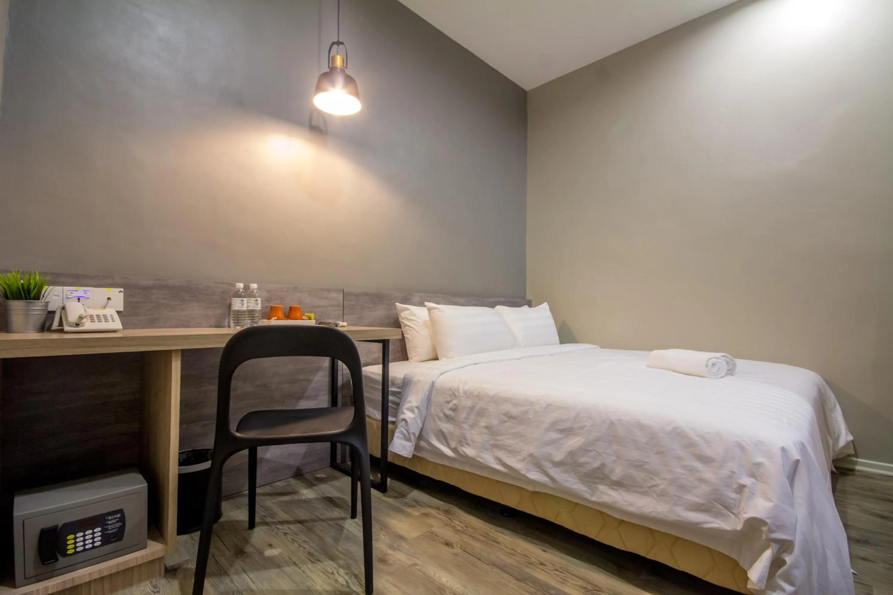 Bedroom, Bed in Chariton Hotel Alma