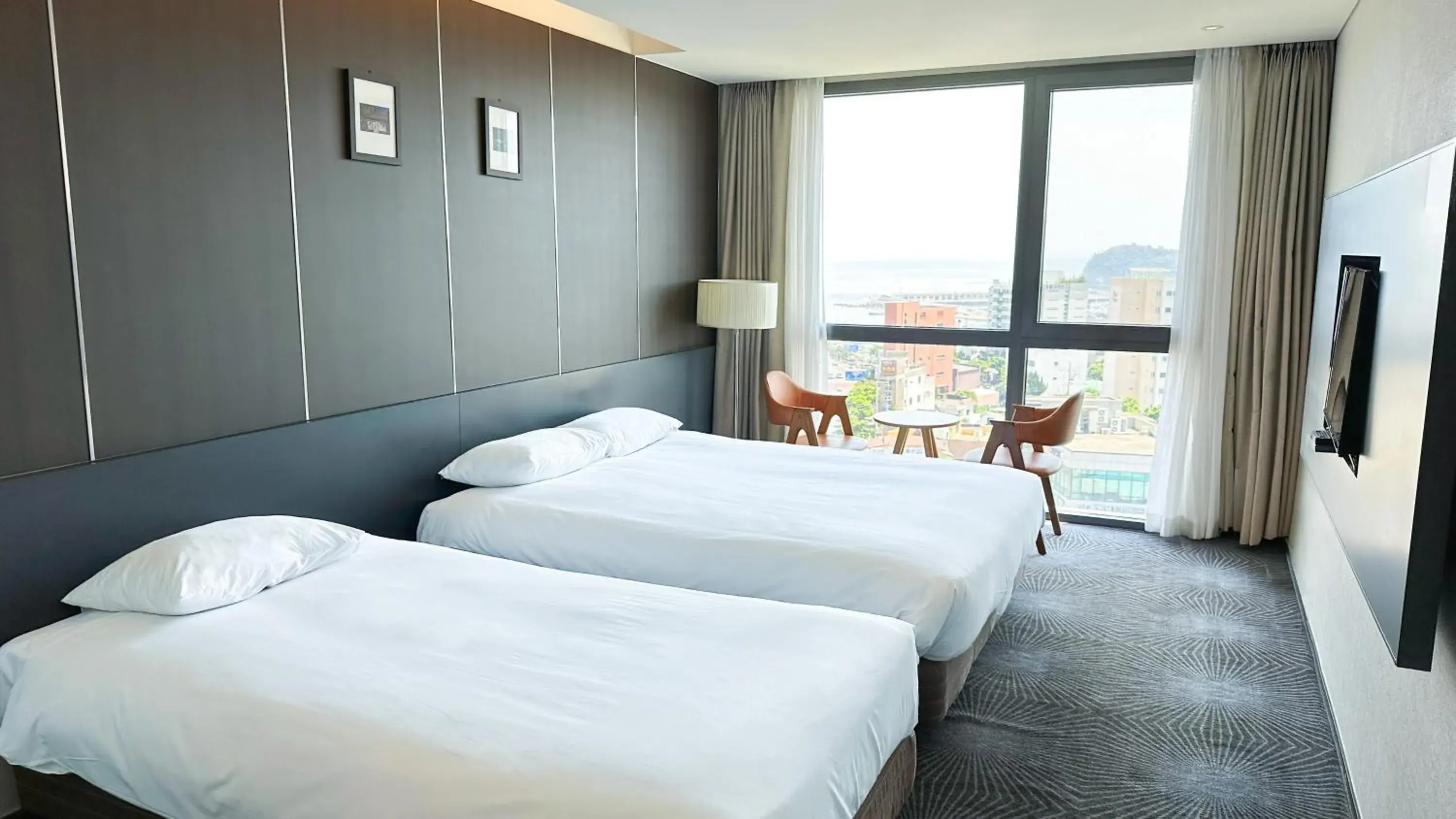 Superior Family Room with City View in Golden Daisy Hotel Superior Family Room with City View in Golden Daisy Hotel