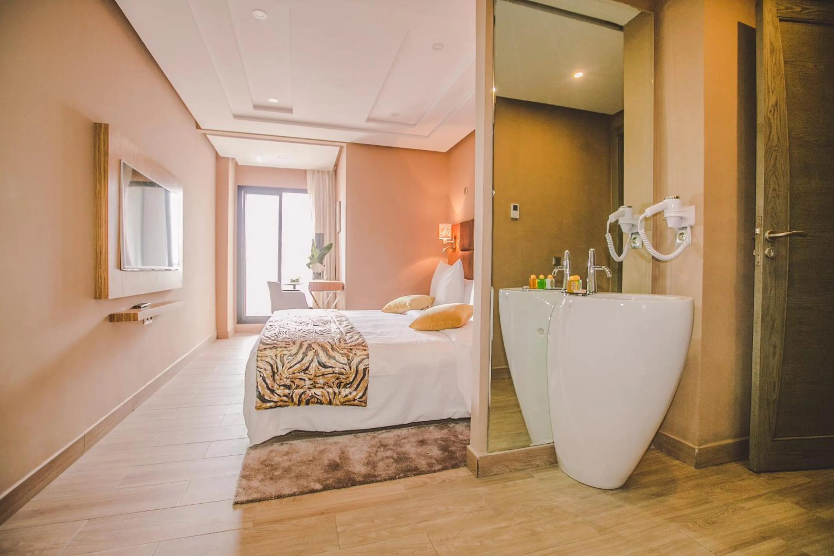 Bedroom, Bed in Hôtel Down Town Maarif