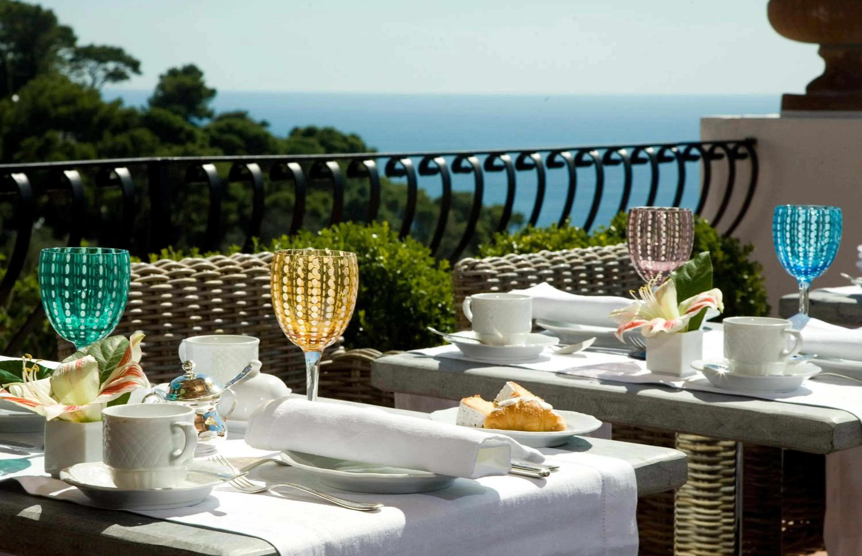 Restaurant/places to eat in Hotel La Minerva