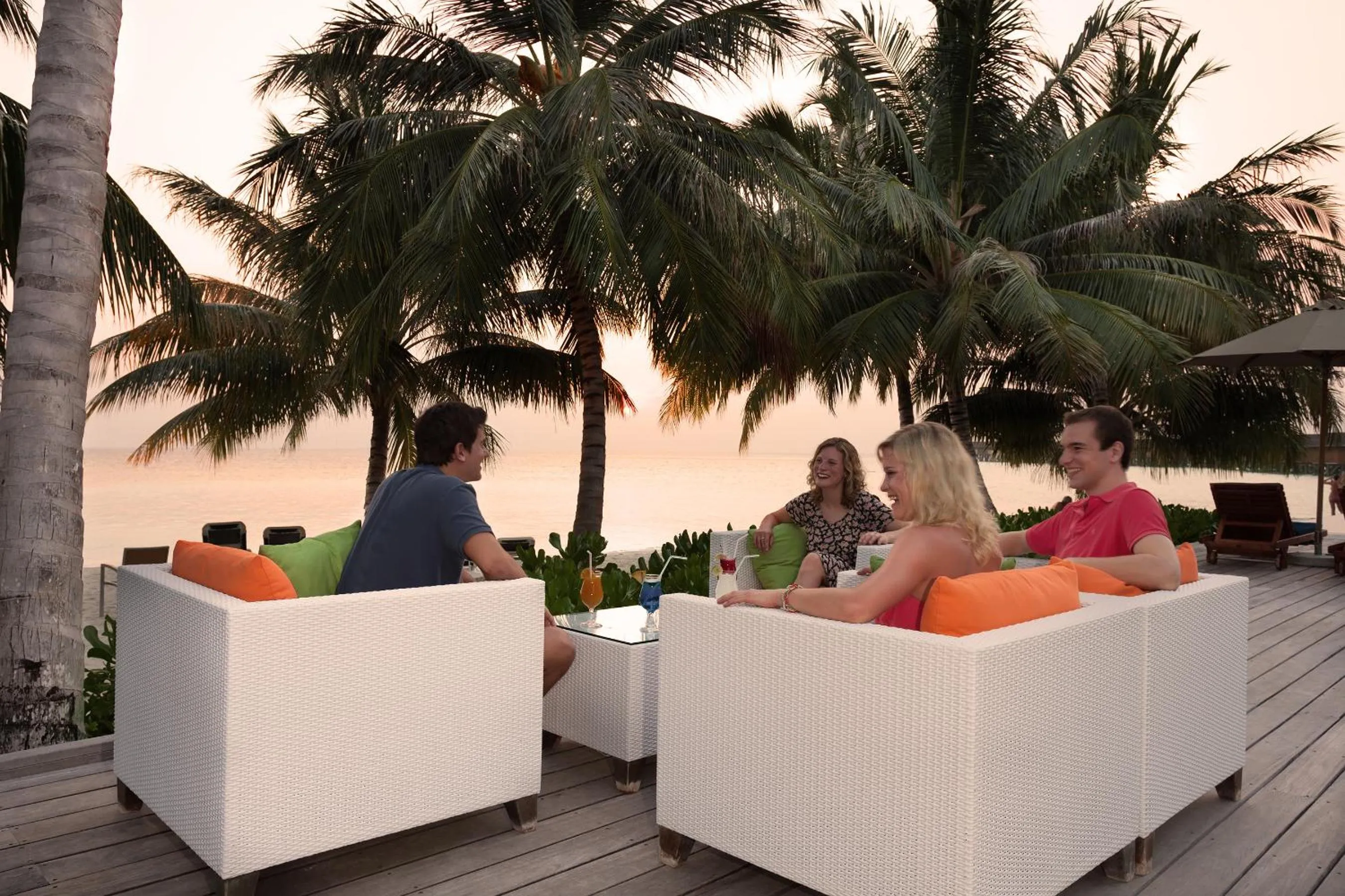 Lounge or bar in Vilamendhoo Island Resort & Spa