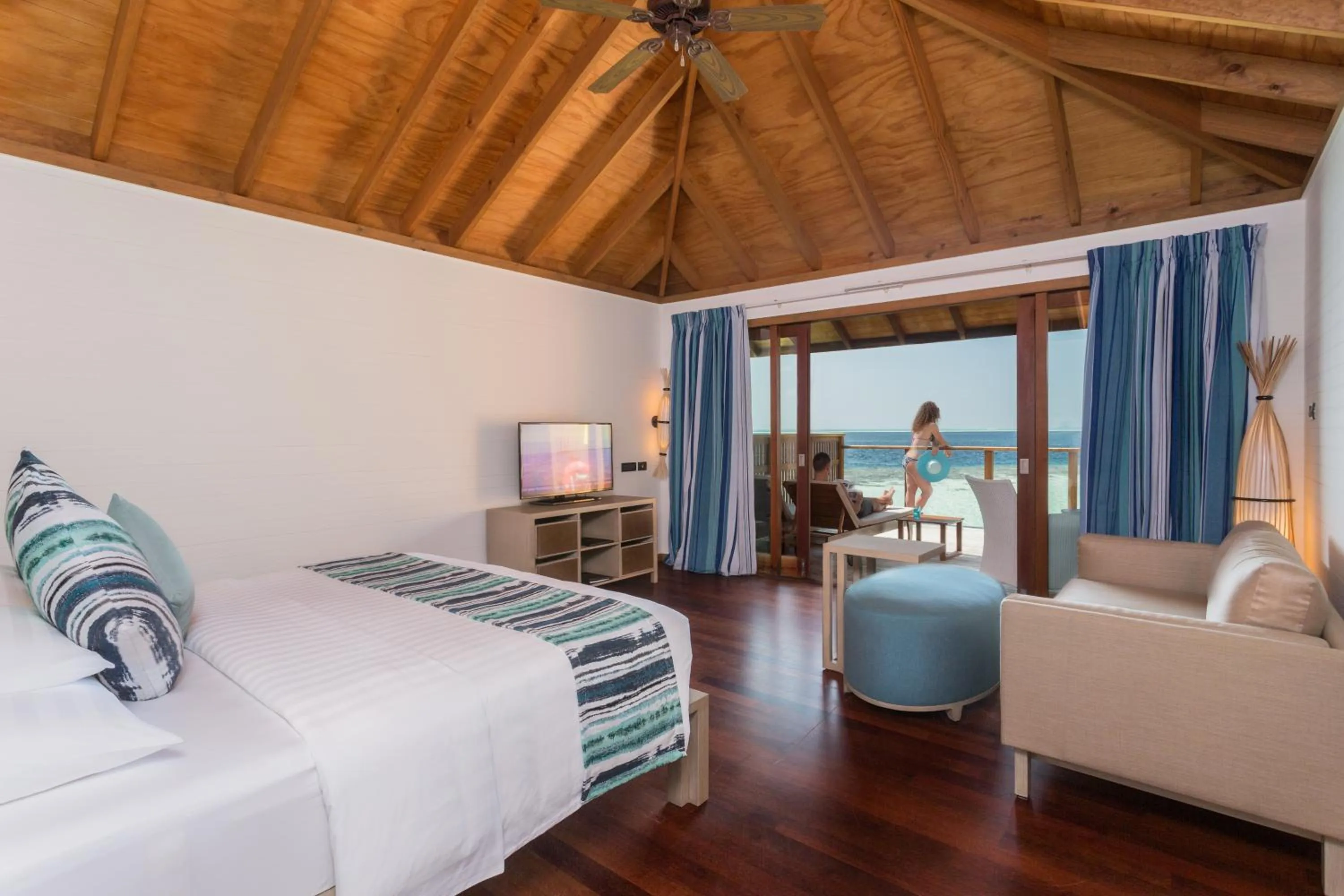Sea view, Bed in Vilamendhoo Island Resort & Spa