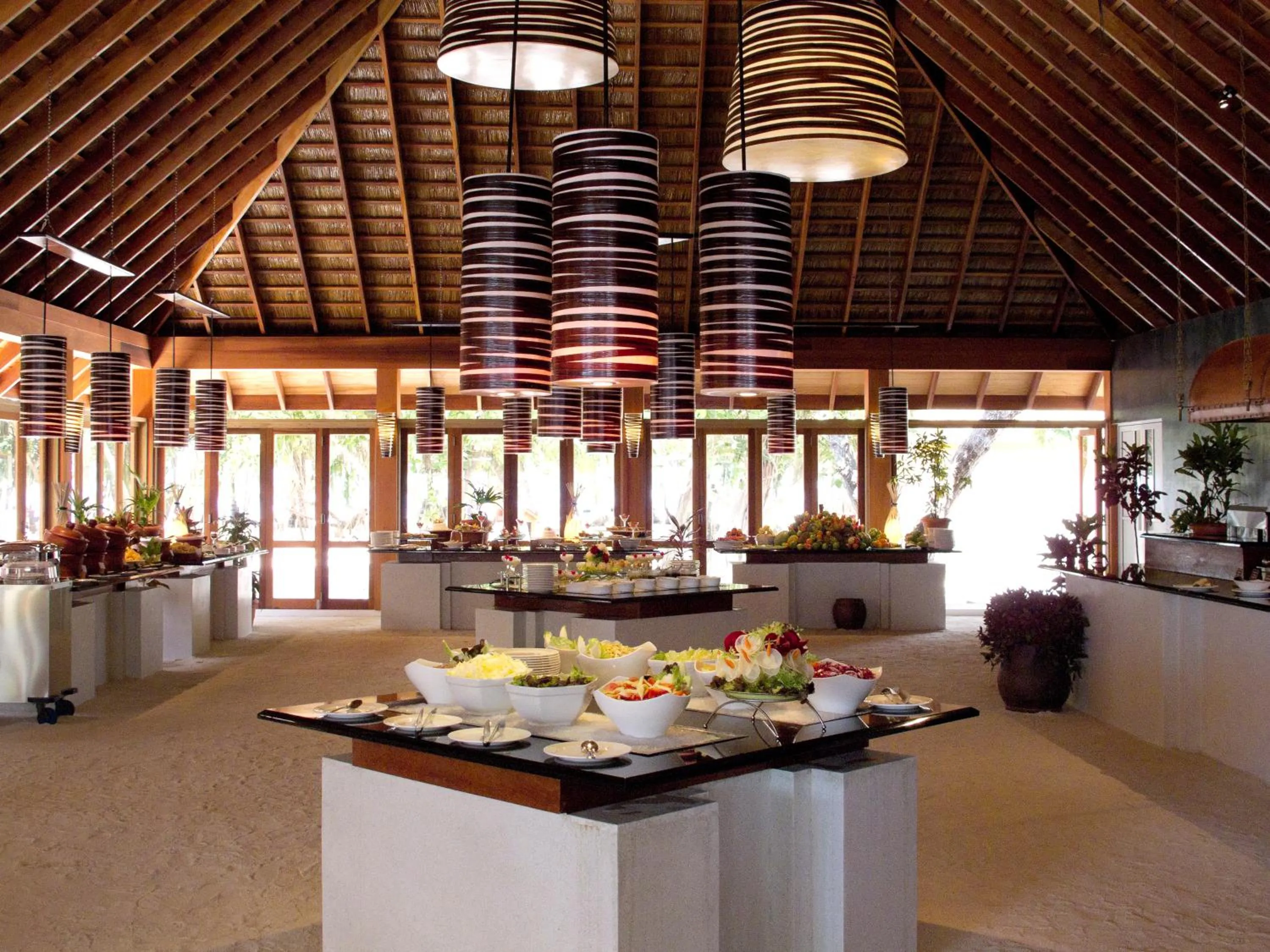 Restaurant/places to eat in Vilamendhoo Island Resort & Spa