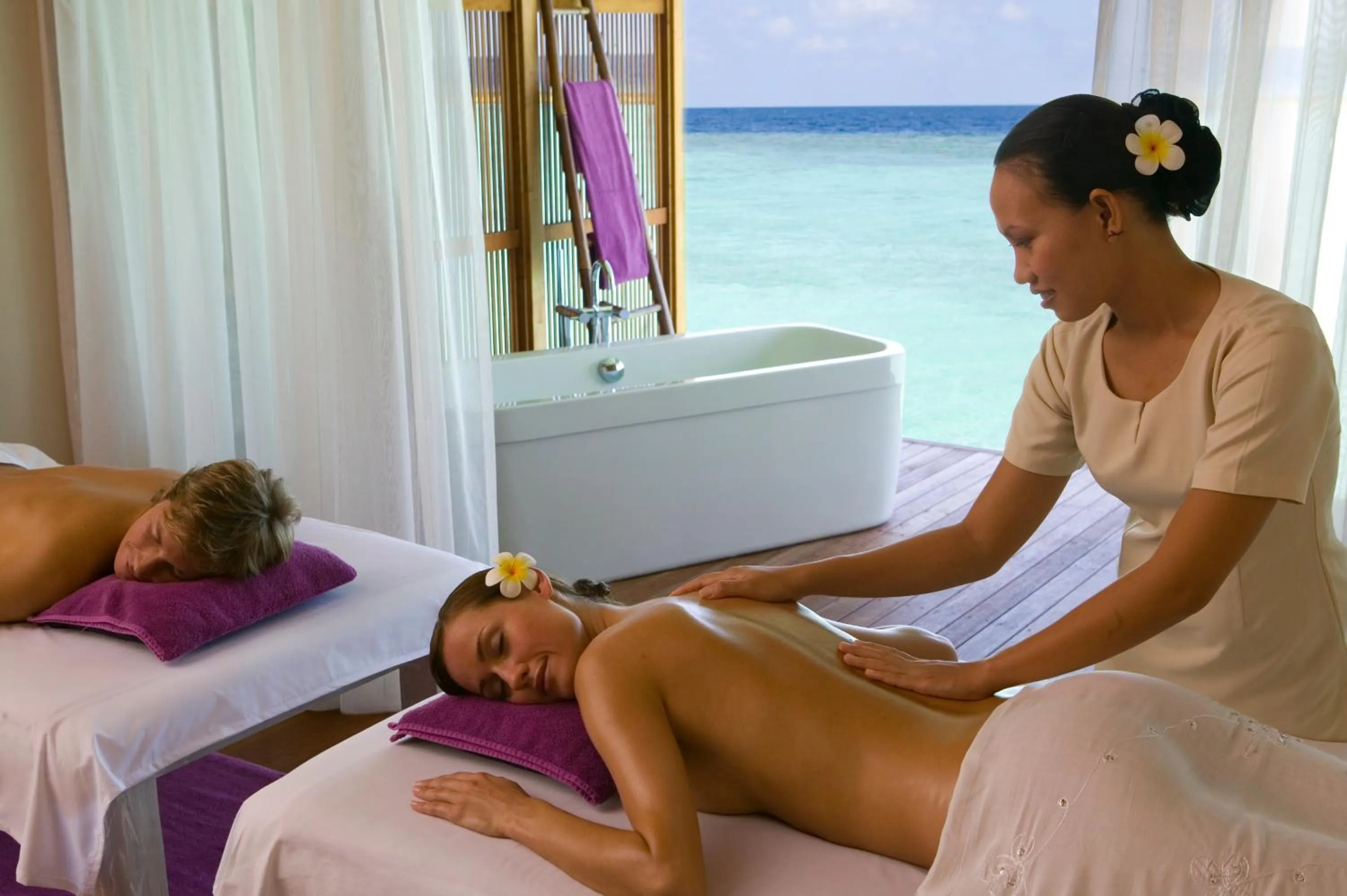 Massage in Vilamendhoo Island Resort & Spa