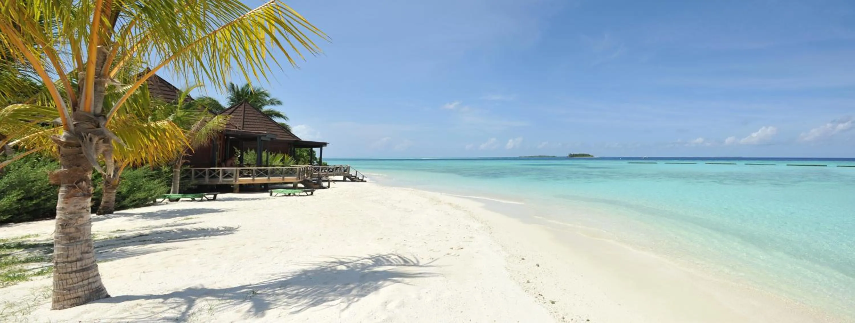 Beach in Komandoo Island Resort & Spa