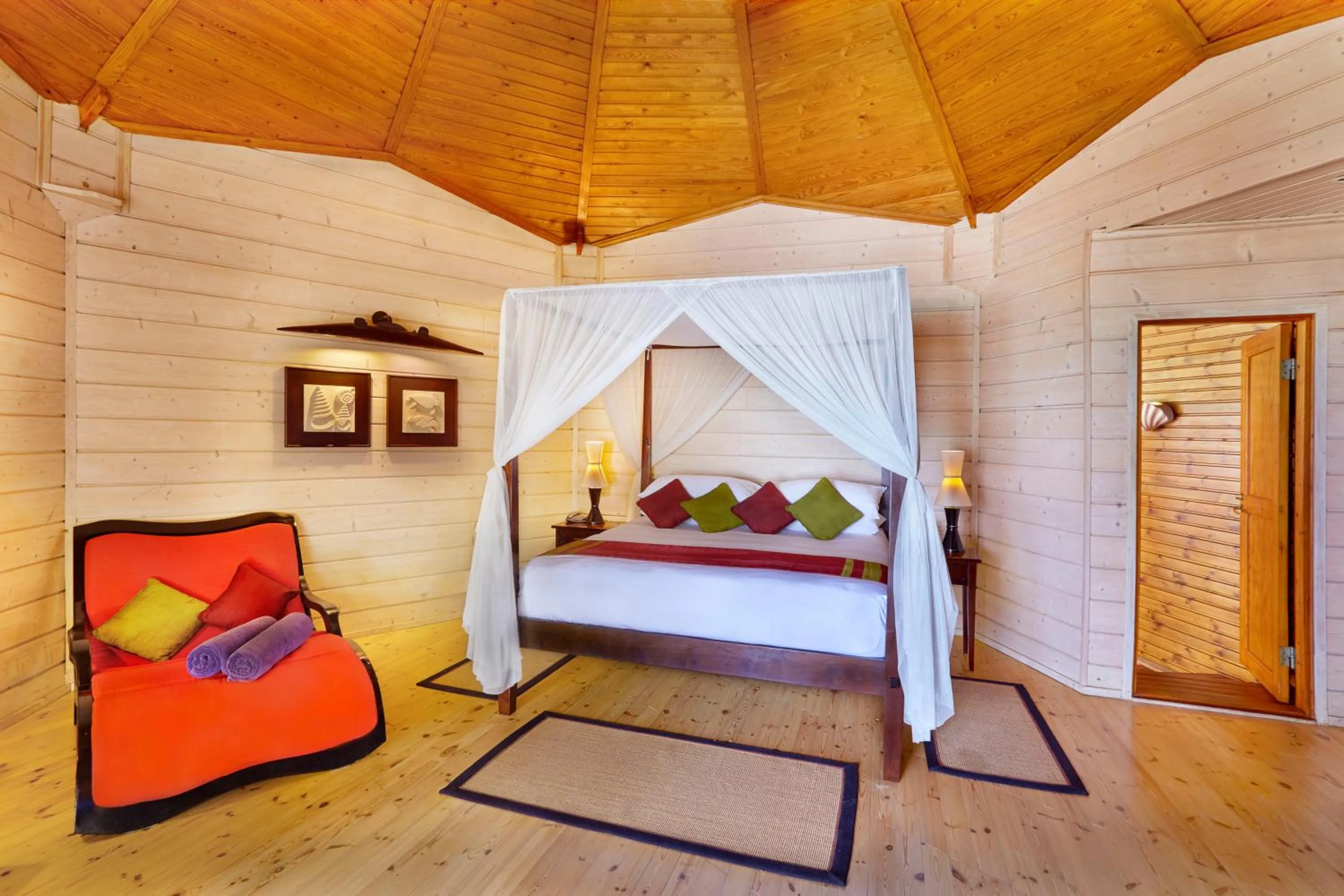 Seating area, Bed in Komandoo Island Resort & Spa