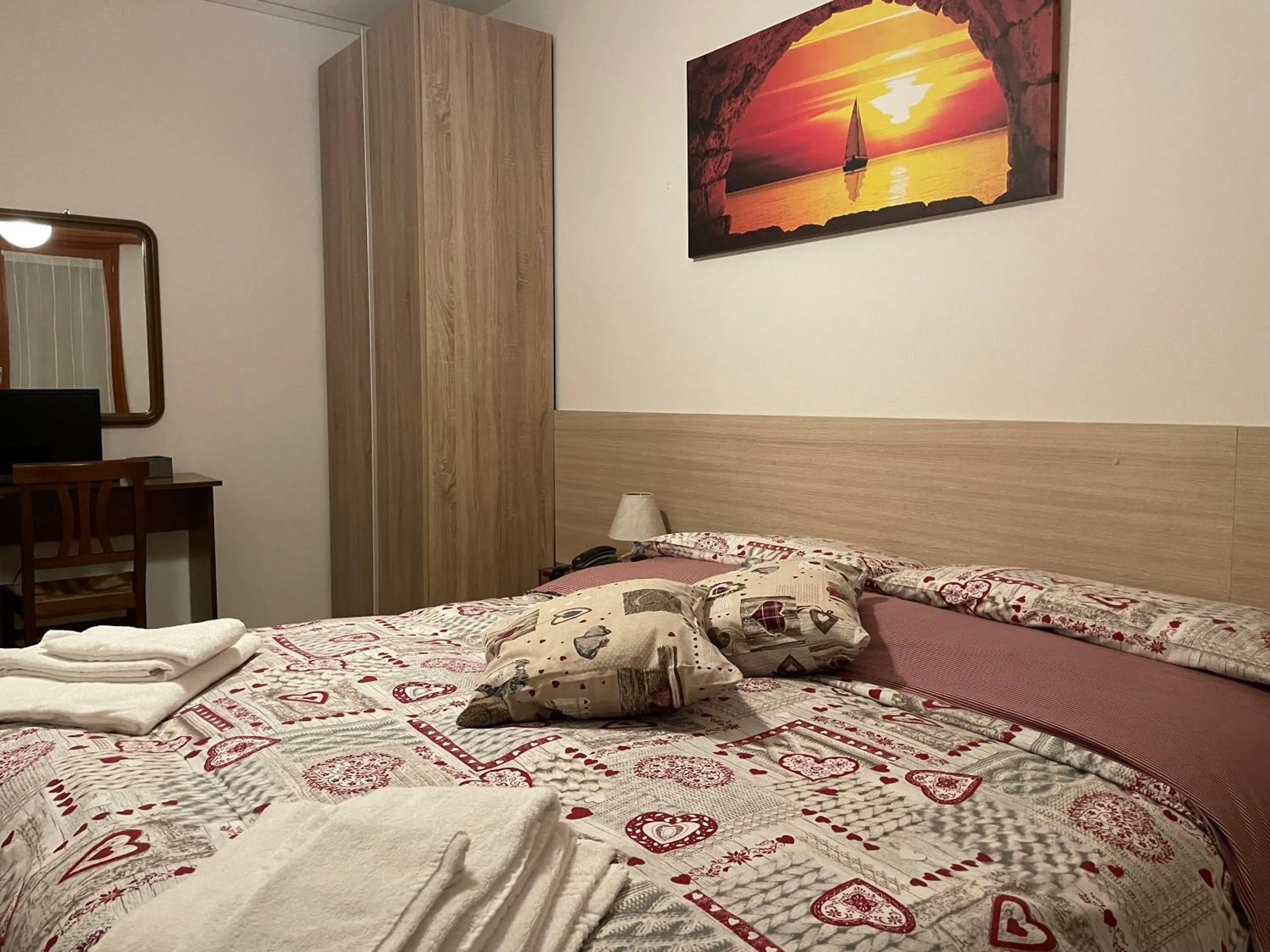 Photo of the whole room, Bed in Hotel Americana