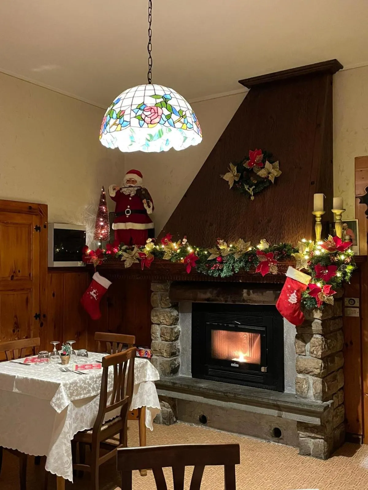 Restaurant/places to eat in Hotel Americana