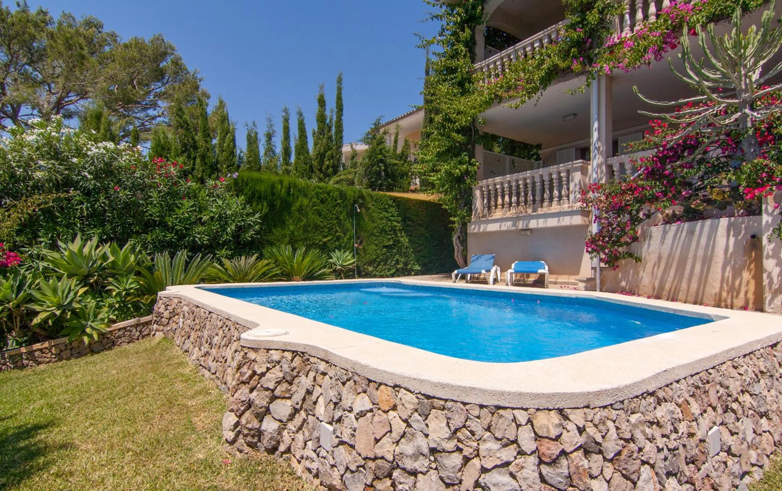 Facade/entrance in Can Soler