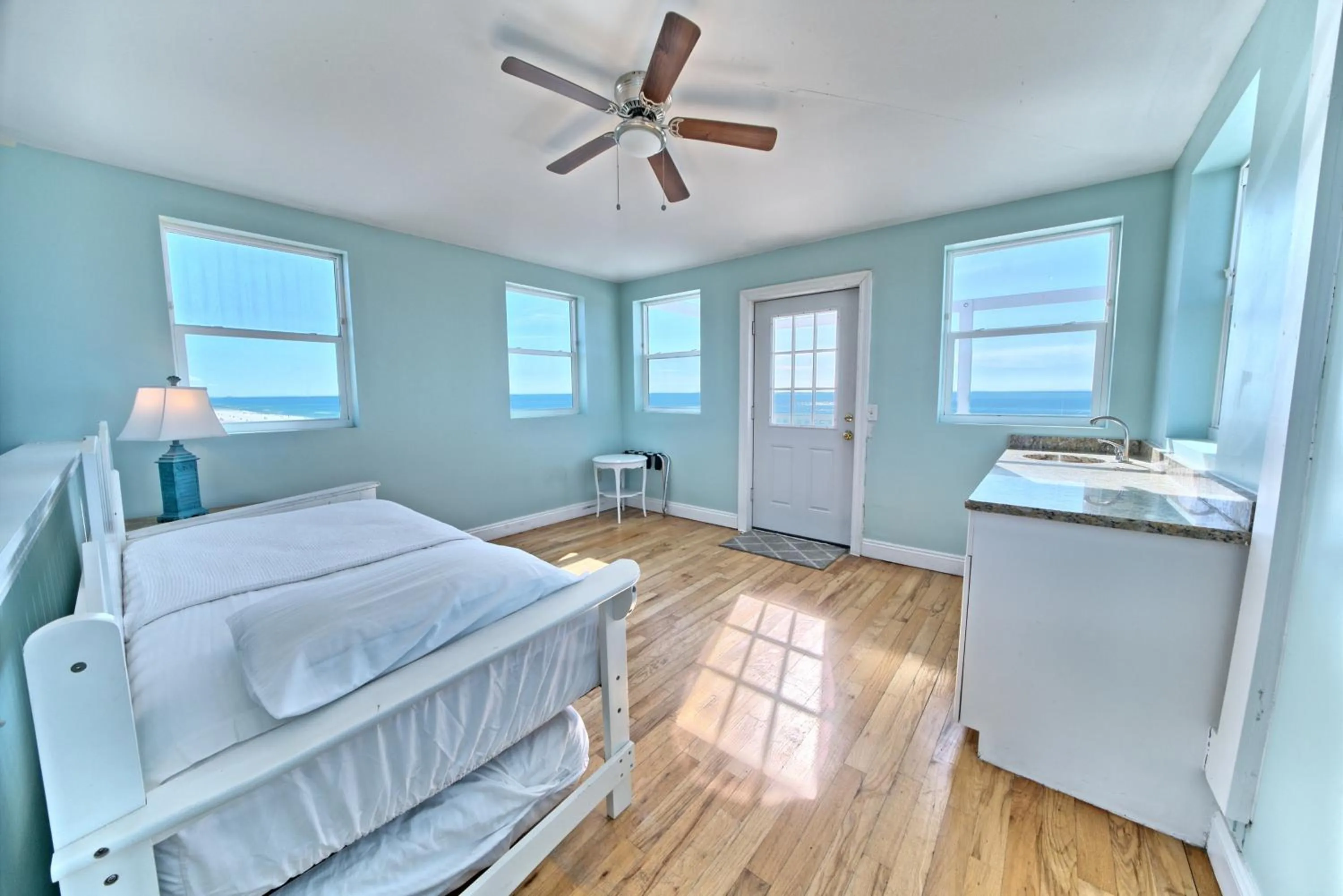Kitchen or kitchenette in Pineapple Villas