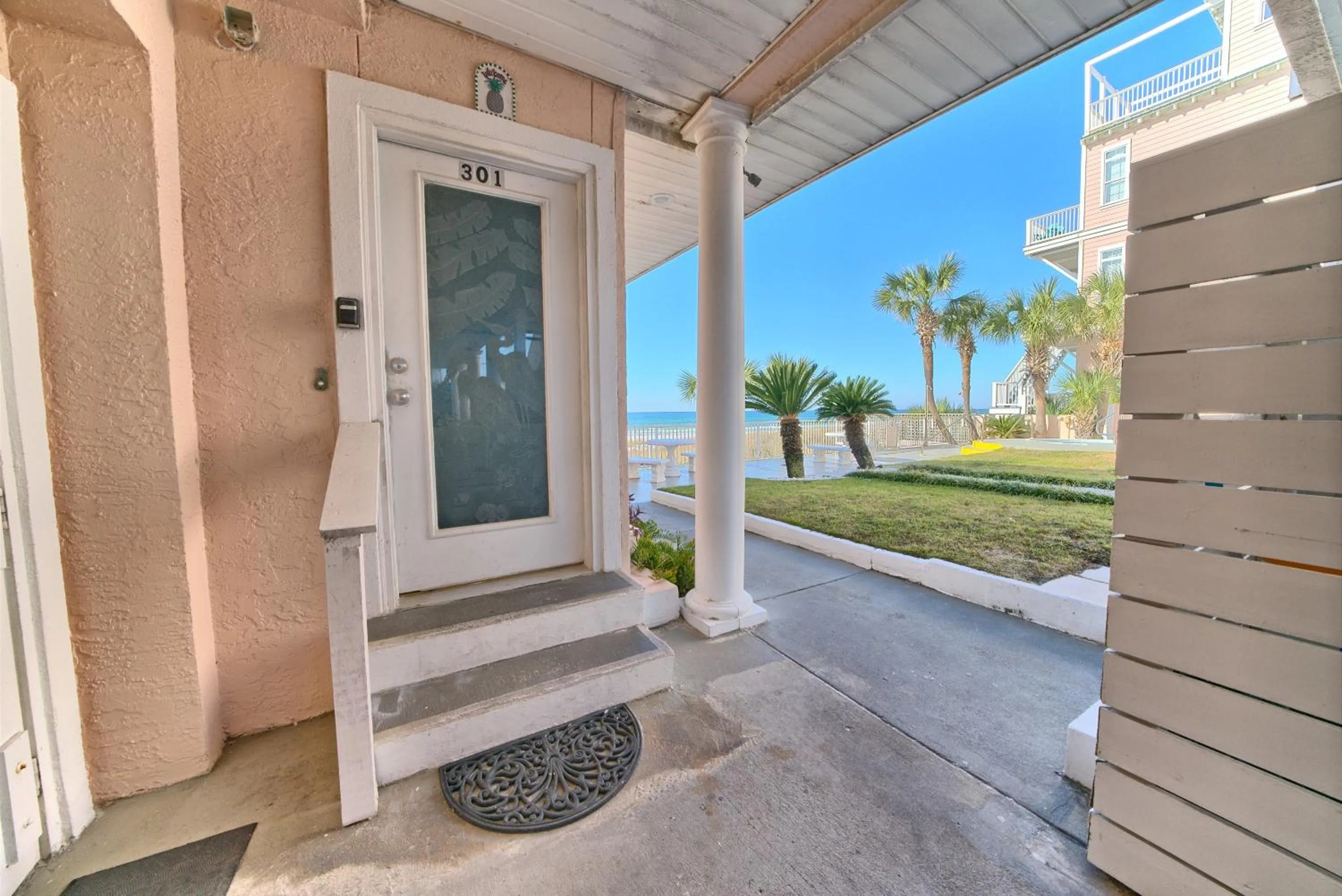 Facade/entrance in Pineapple Villas