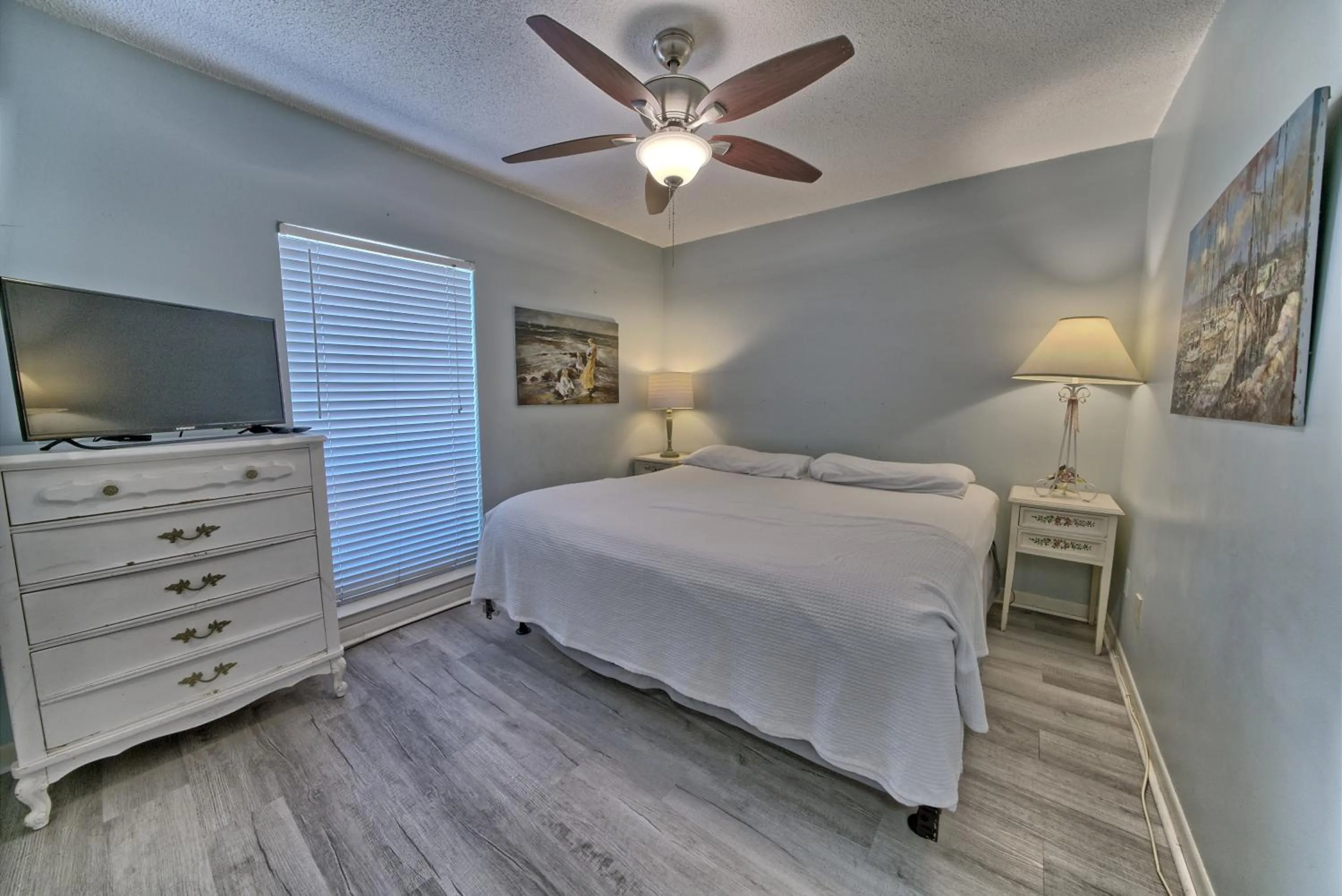 Bedroom in Pineapple Villas