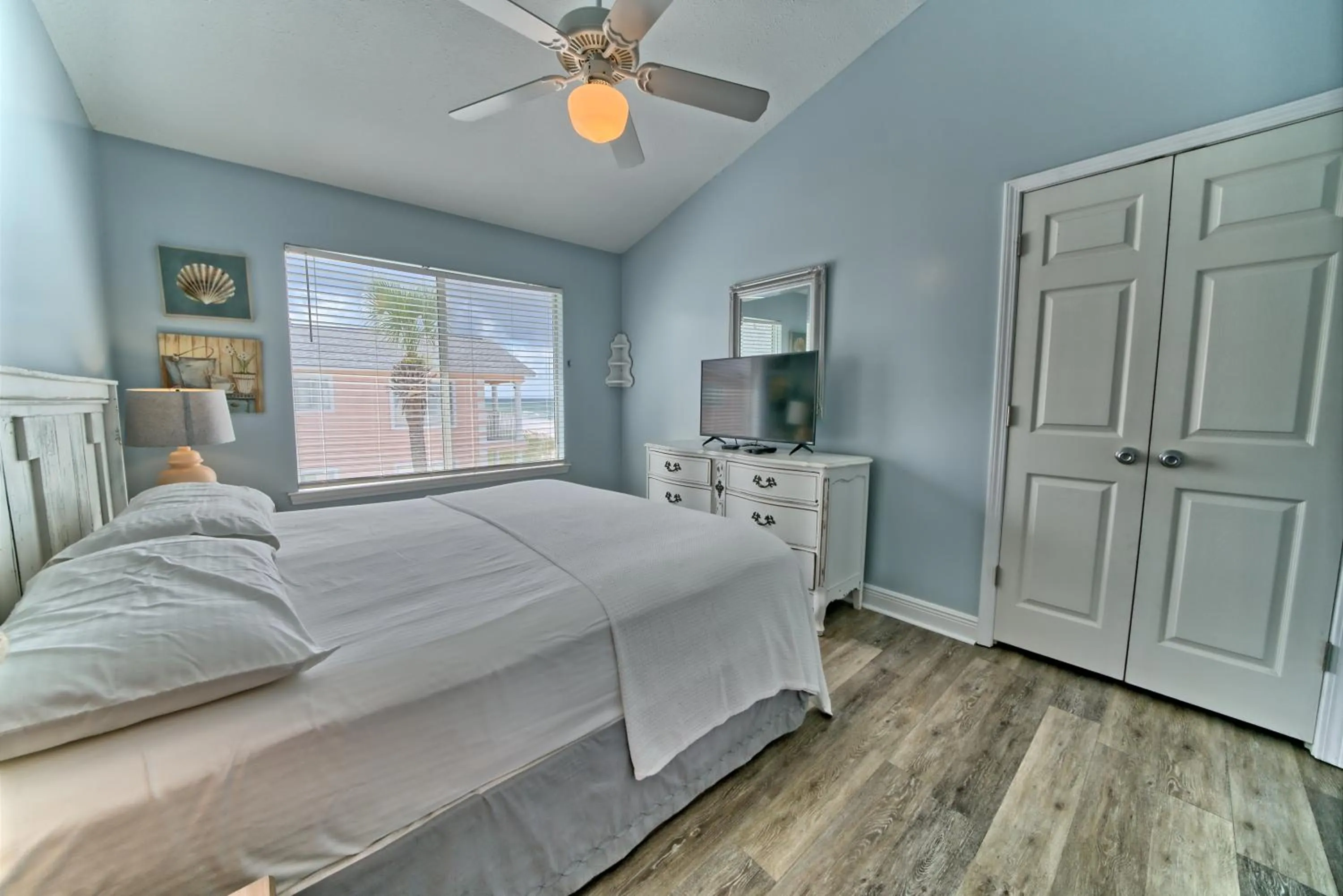 Bedroom in Pineapple Villas