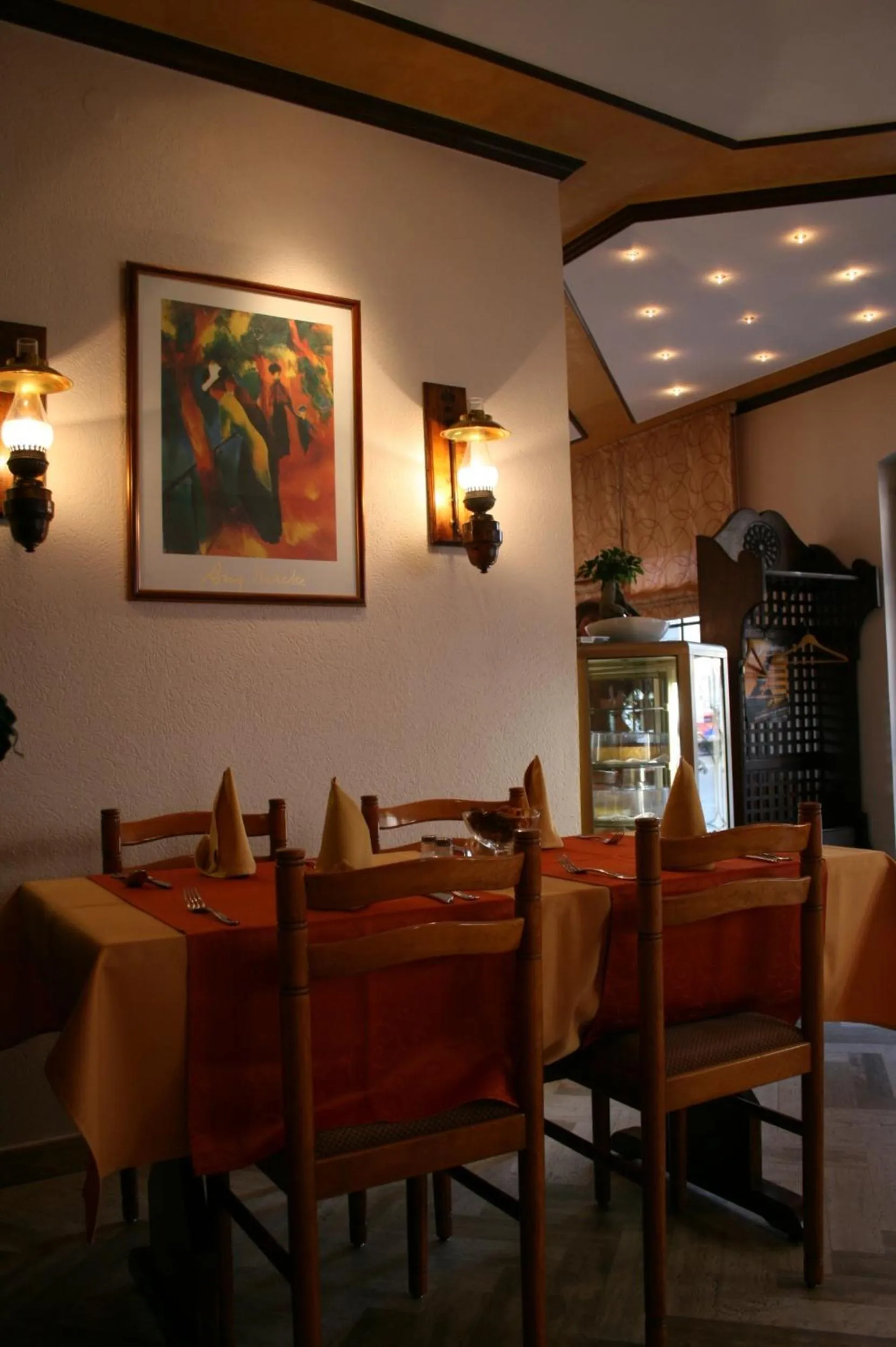 Restaurant/places to eat in Le Pavillon