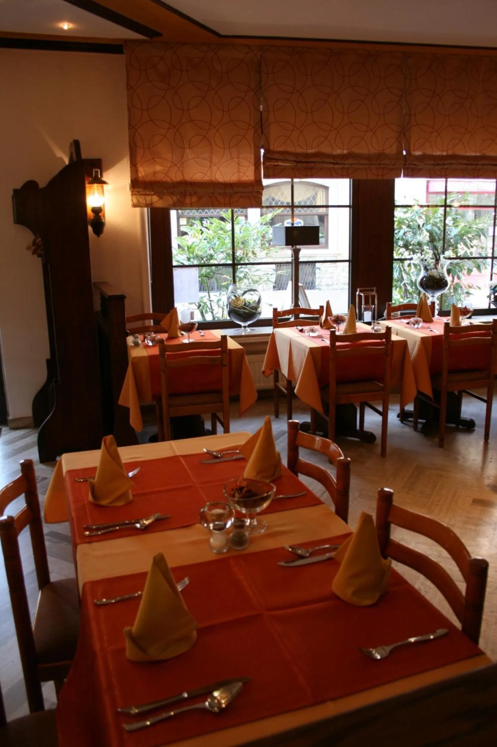 Restaurant/places to eat in Le Pavillon