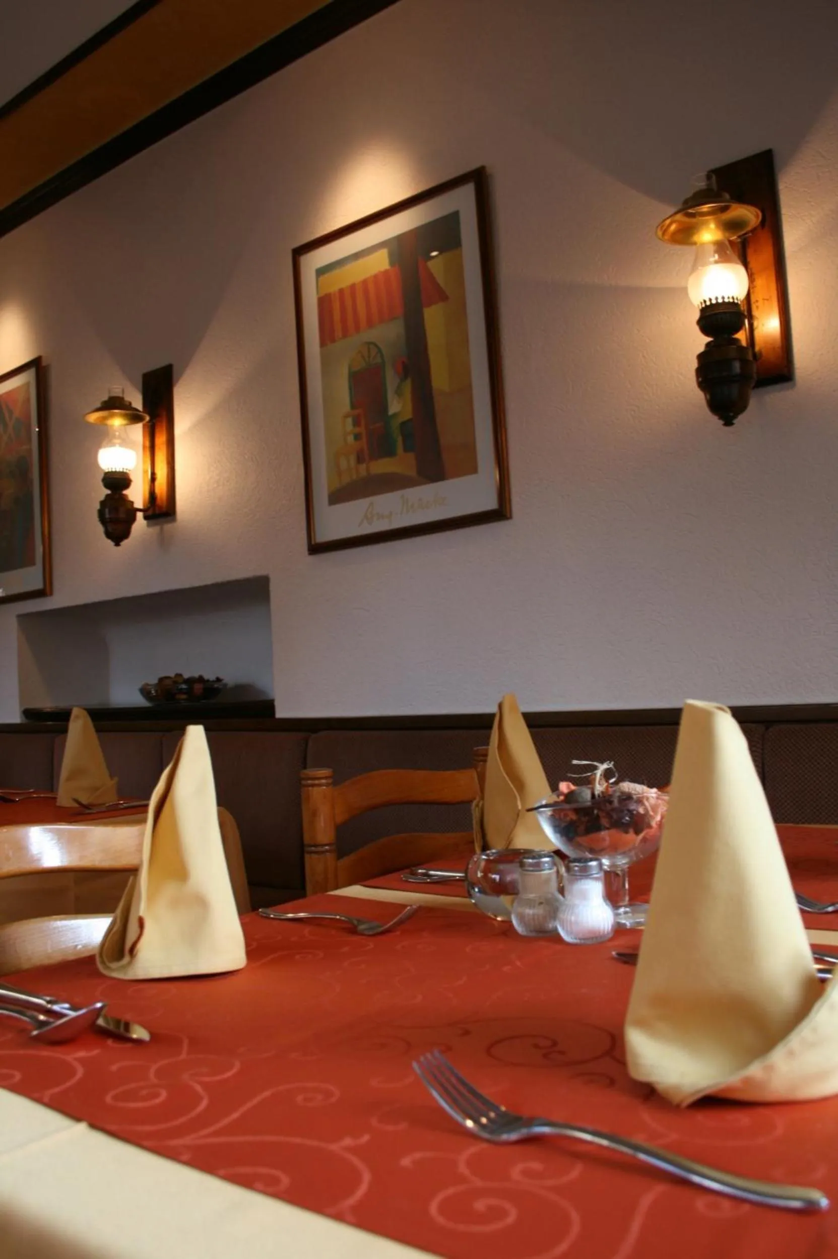 Restaurant/places to eat in Le Pavillon