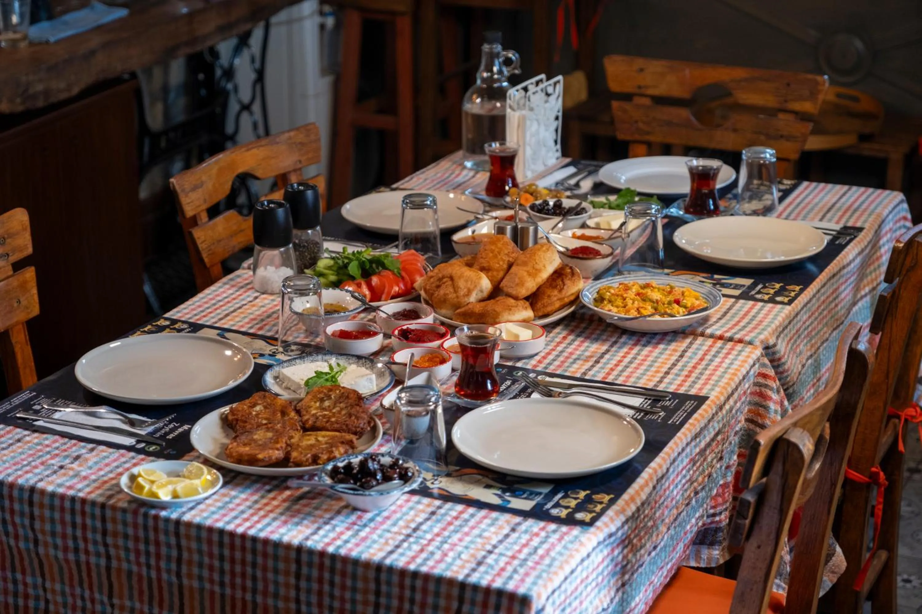 Food and drinks in Mavras Tas Odalar