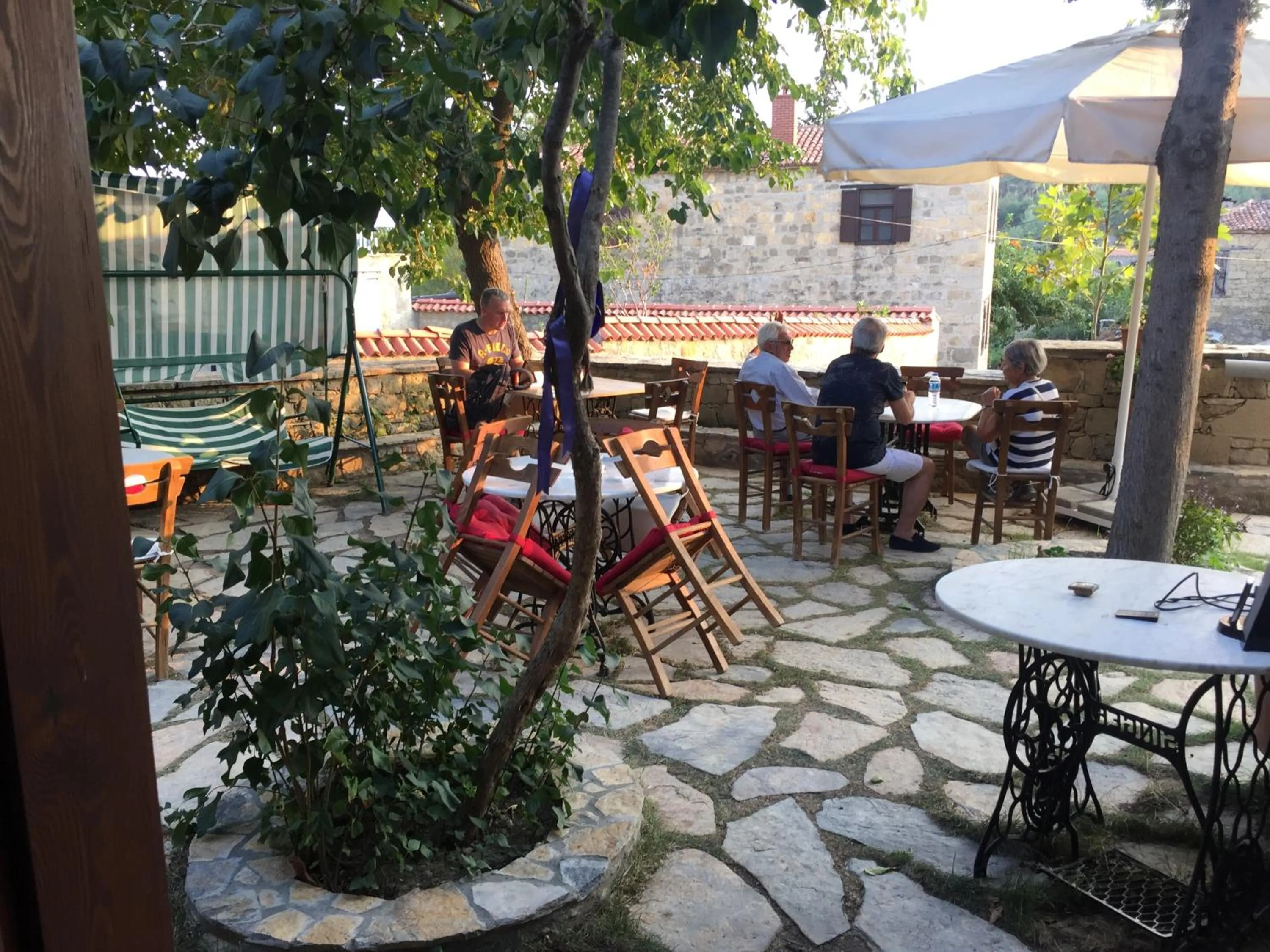 Restaurant/places to eat in Mavras Tas Odalar
