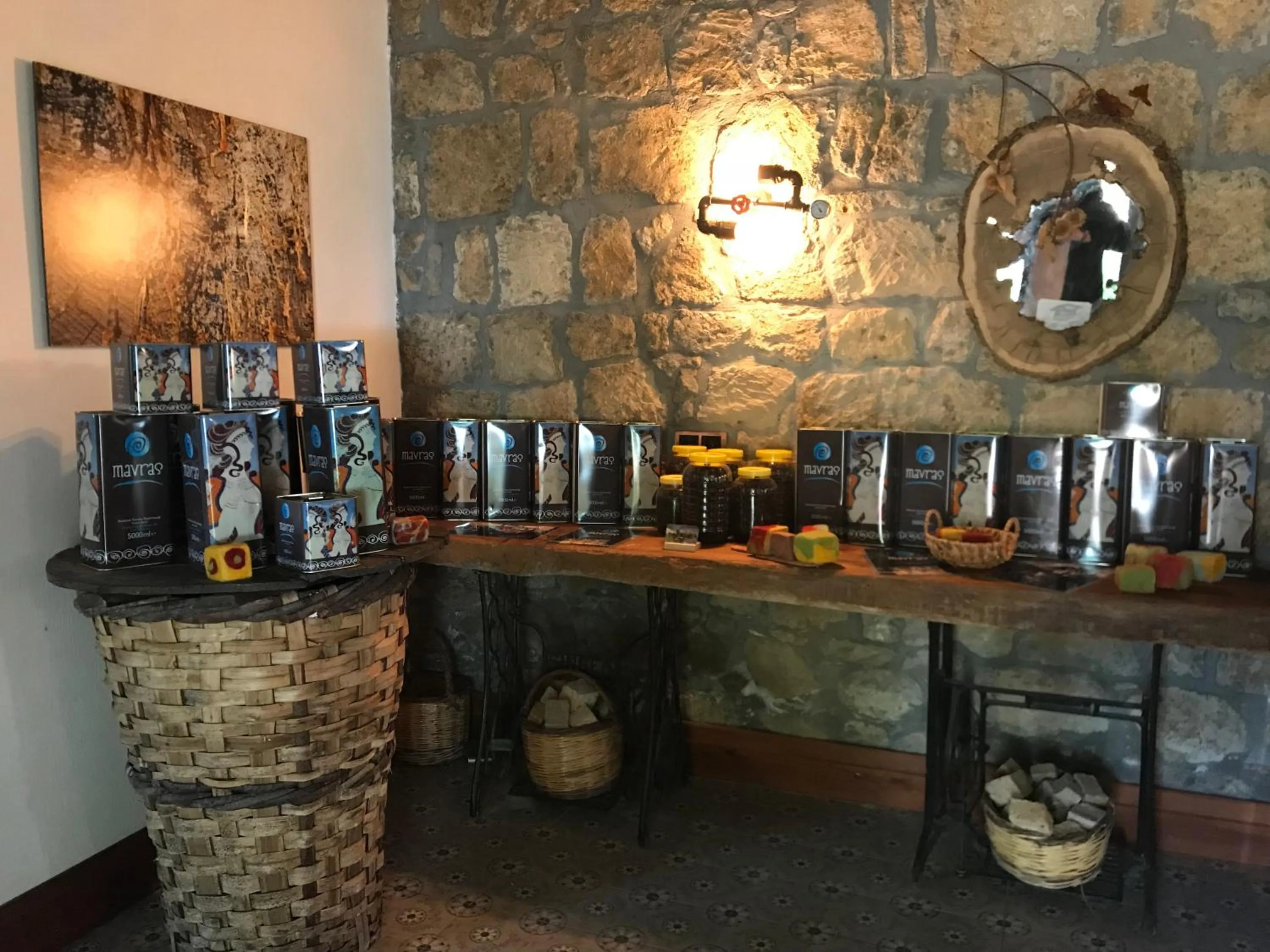 On-site shops in Mavras Tas Odalar