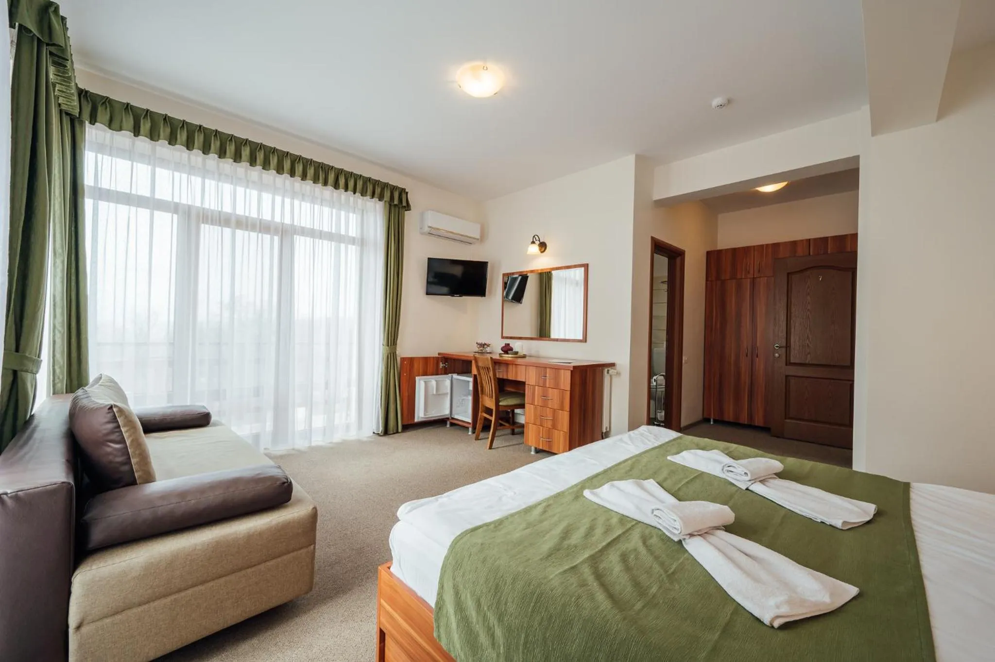 Photo of the whole room, Bed in Pensiunea Comfort