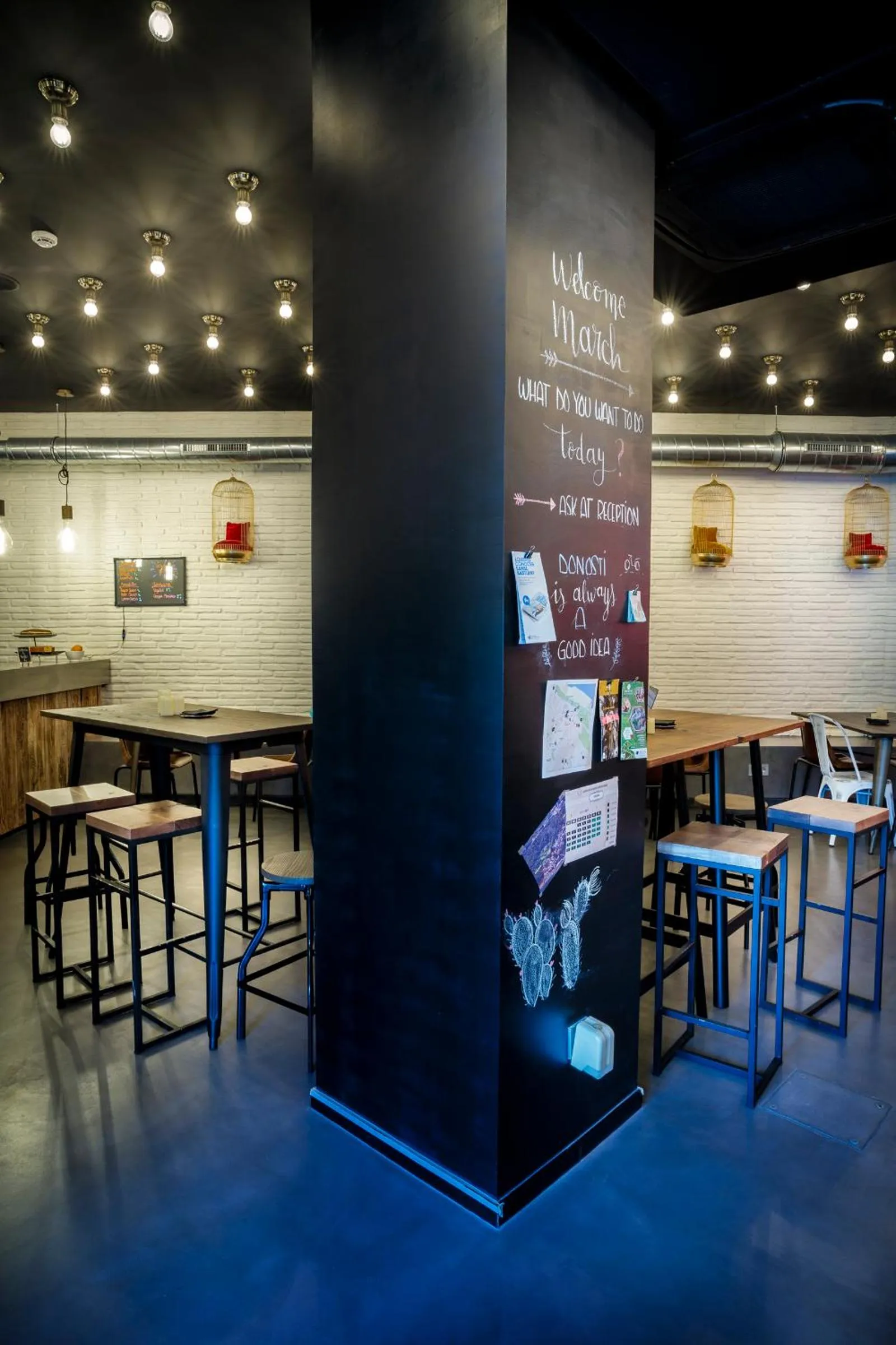 Lounge or bar in Koisi Hostel