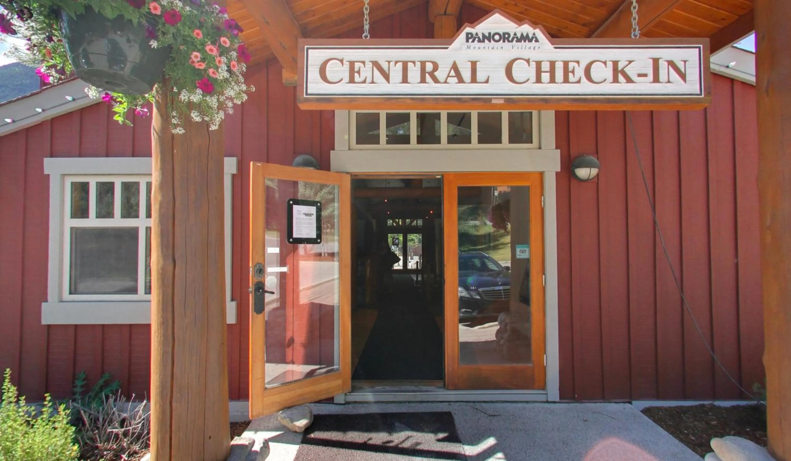 Facade/entrance in Embarc Panorama