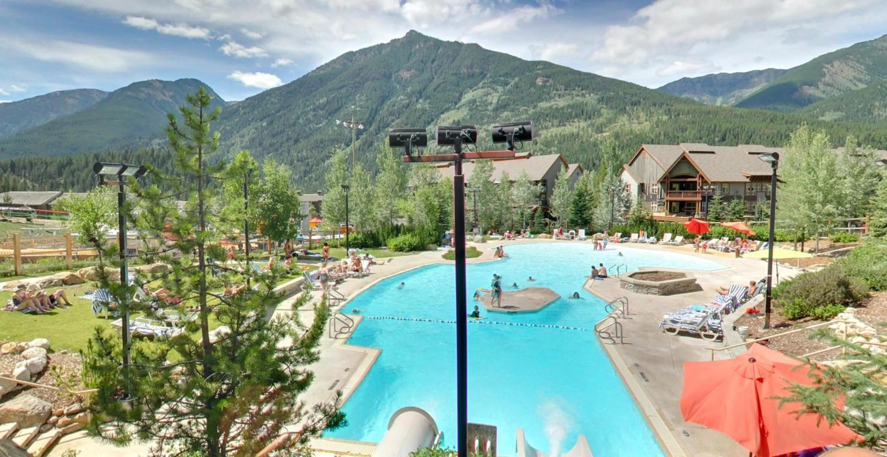 Swimming pool in Embarc Panorama