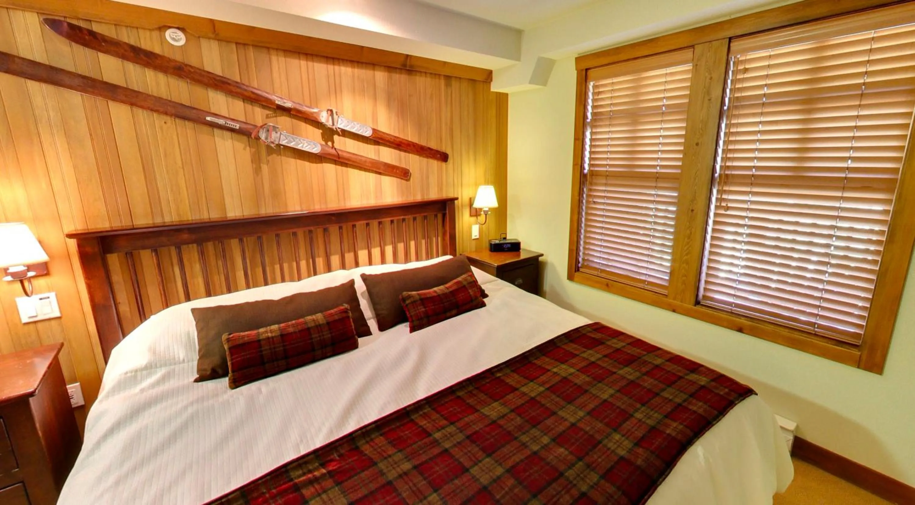 Bedroom, Bed in Embarc Panorama