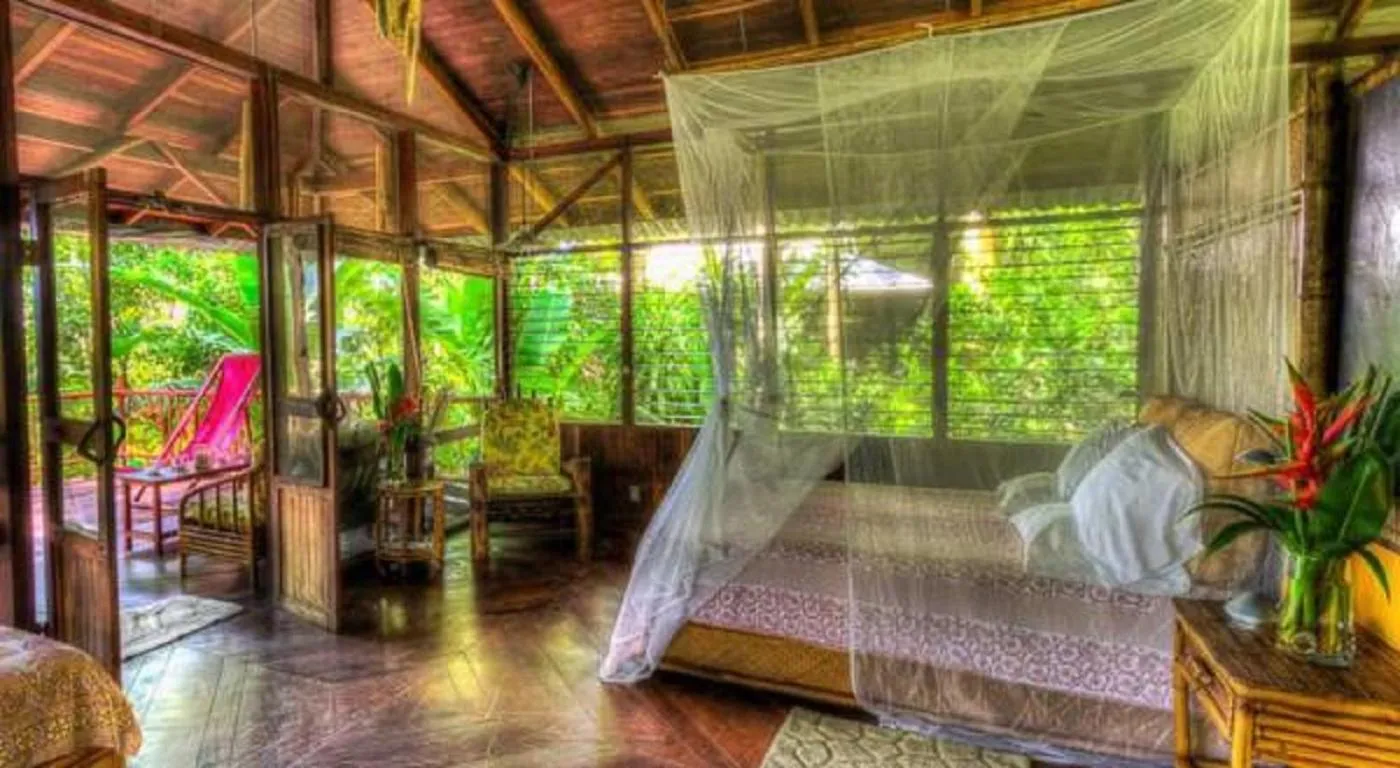 Iguana Lodge Beach Resort