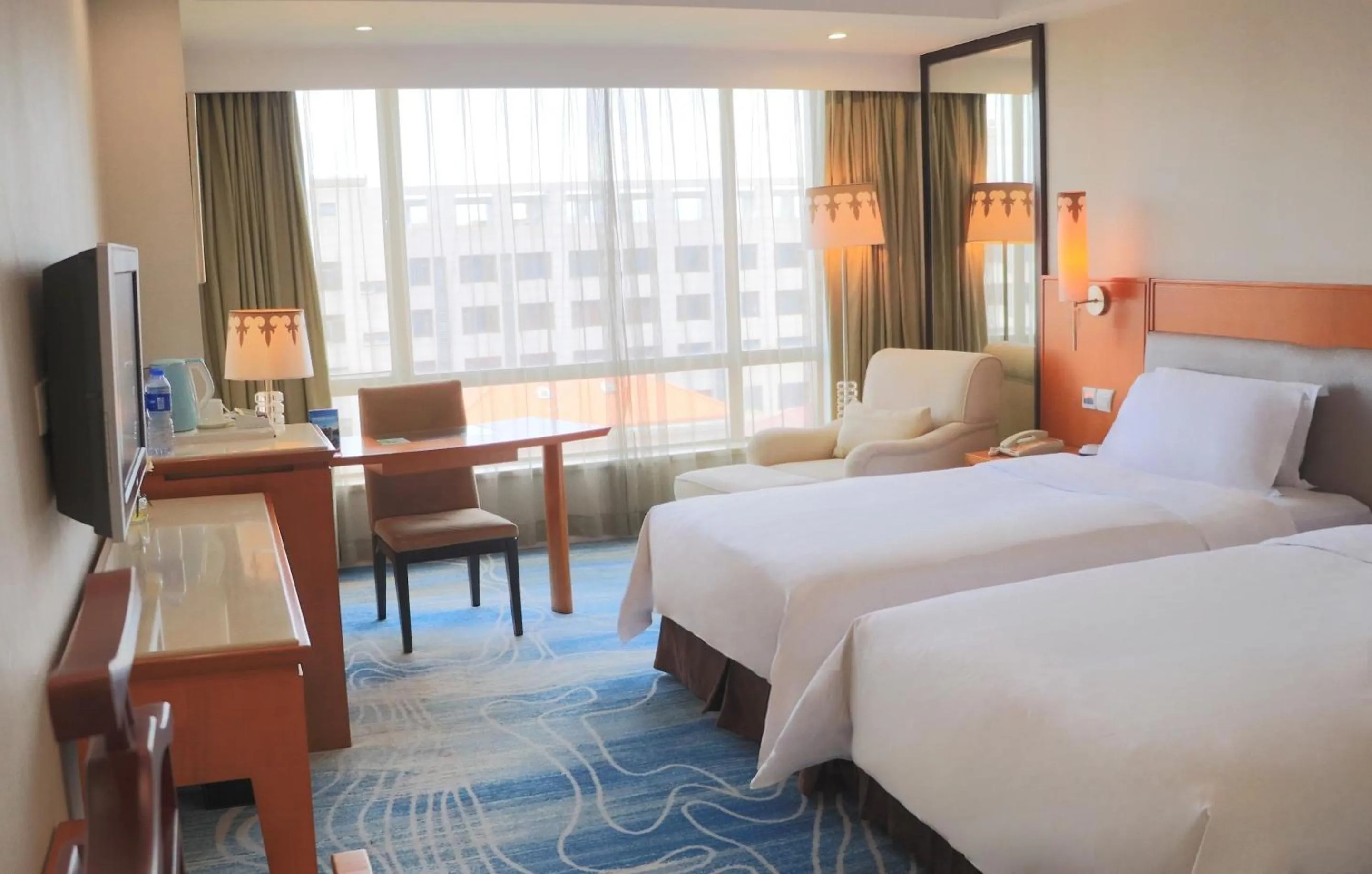 Photo of the whole room, Bed in Dongguan Well Garden Hotel