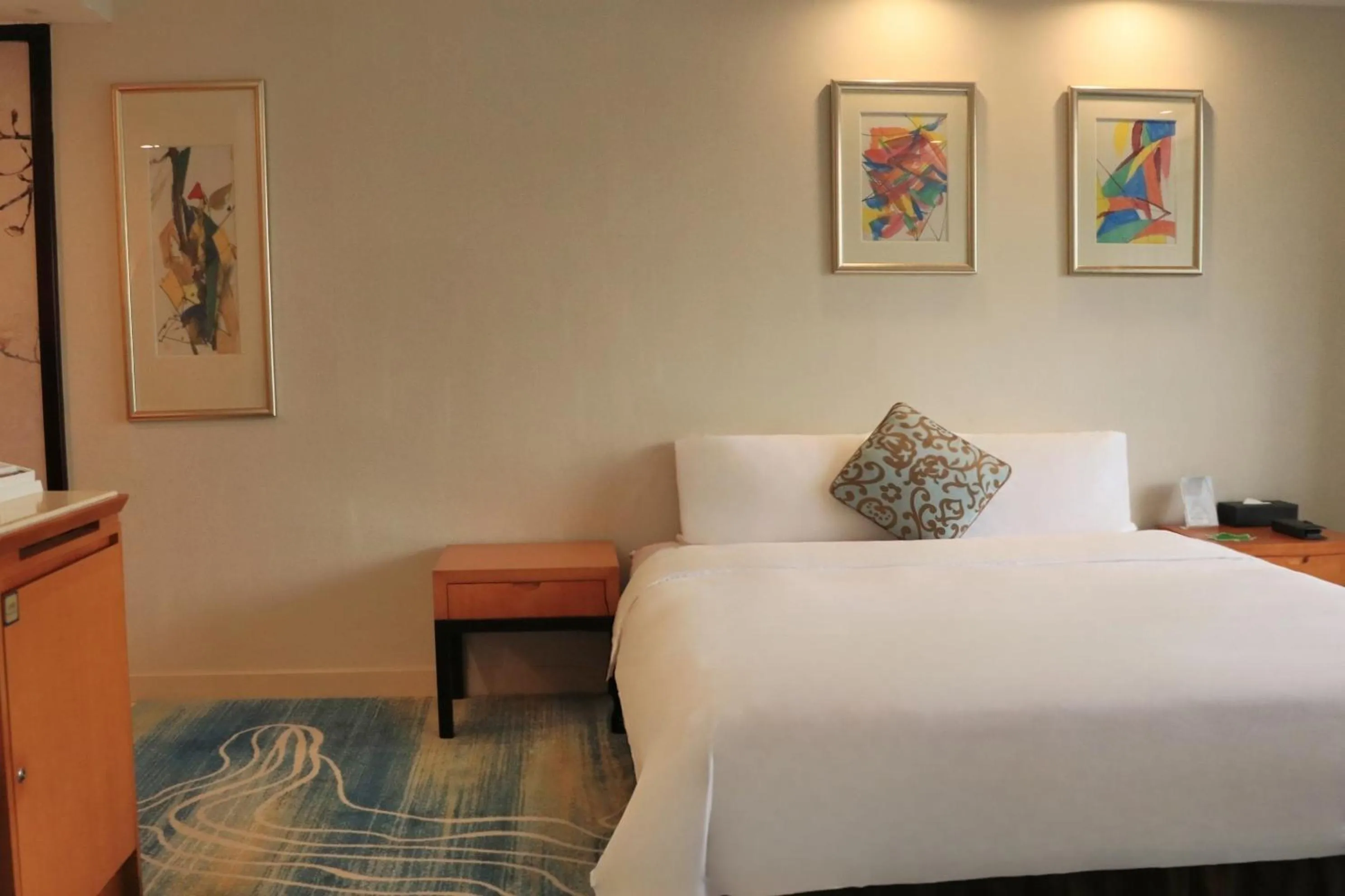Bedroom, Bed in Dongguan Well Garden Hotel