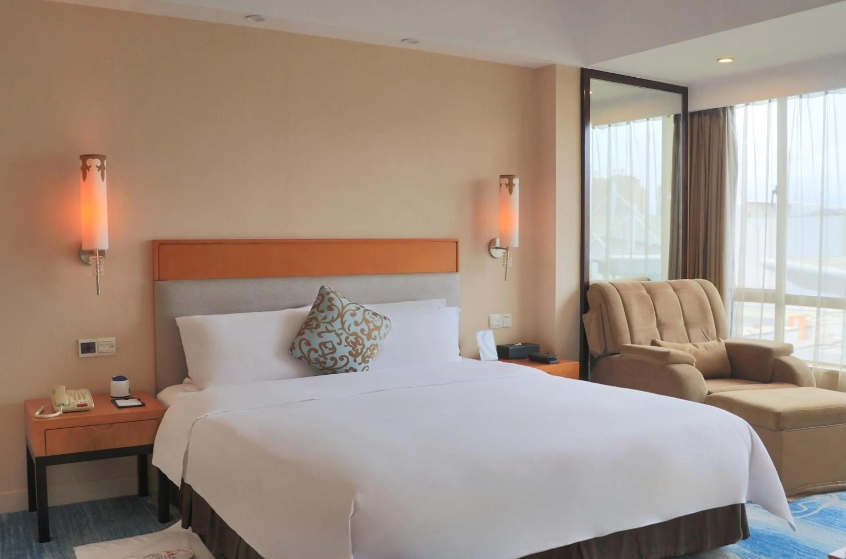 Bedroom, Bed in Dongguan Well Garden Hotel